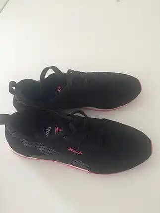 Reebok Fileli Ayakkabılar: Moda ve Konforun Uyumuyla Günlük ve Spor Tarzı