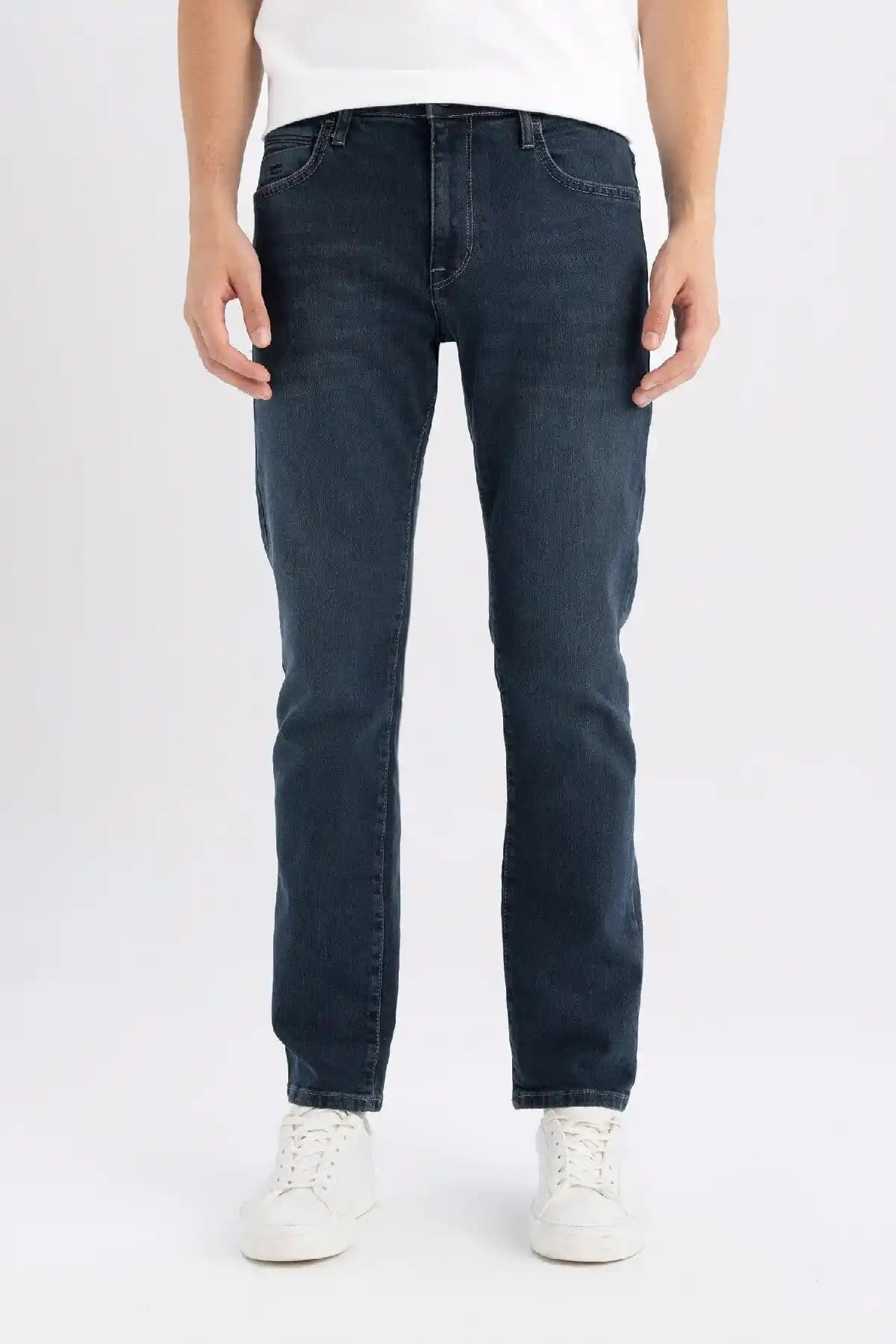 Regular fit nedir? Moda dünyasında rahat ve şık görünüm sağlayan kalıp seçeneği