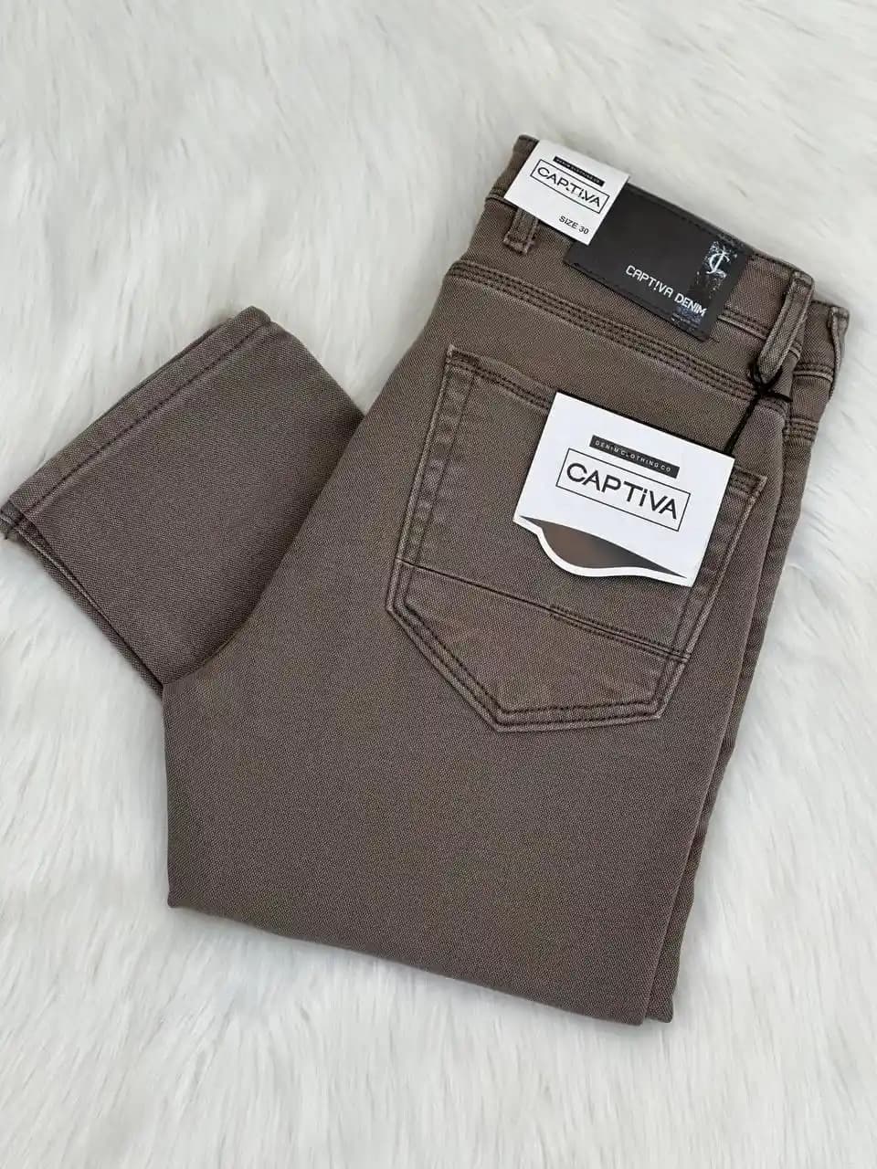 Regular Kesim Pantolon Nedir, Özellikleri ve Moda Trendleri Hakkında Bilgi