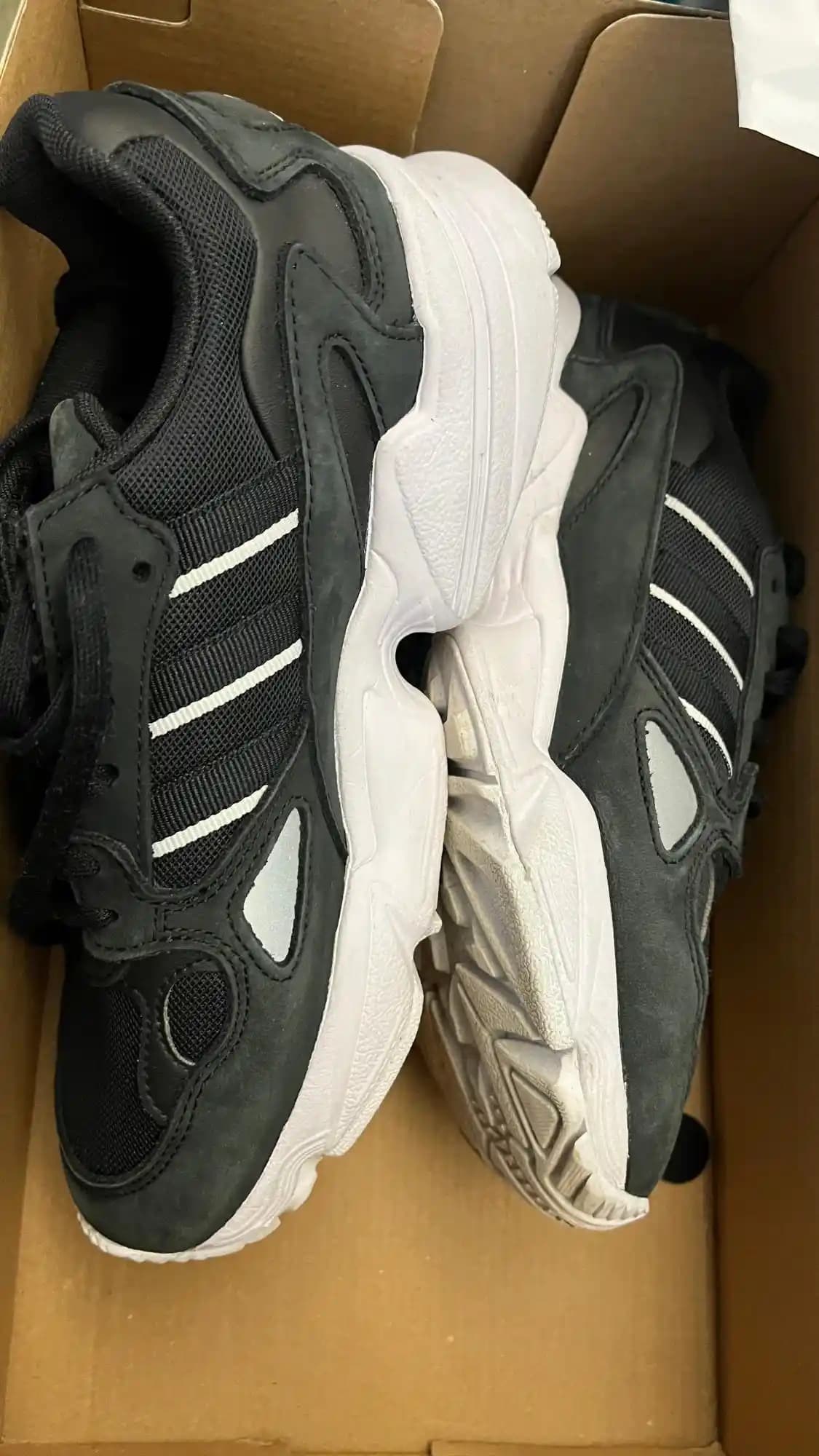 Renk Değiştiren Akıllı Ayakkabılar Moda ve Teknolojinin Birleştiği Yeni Trend