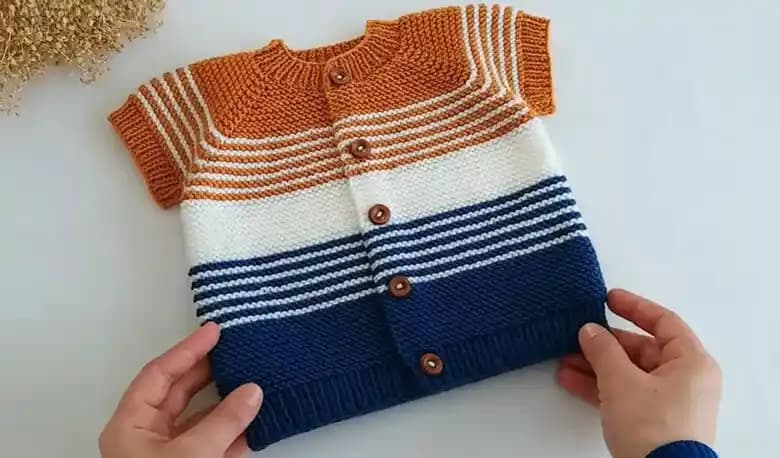 Renkli Çizgili Yelek Modelleri: Modern ve Şık Kombinler İçin Güncel Trendler