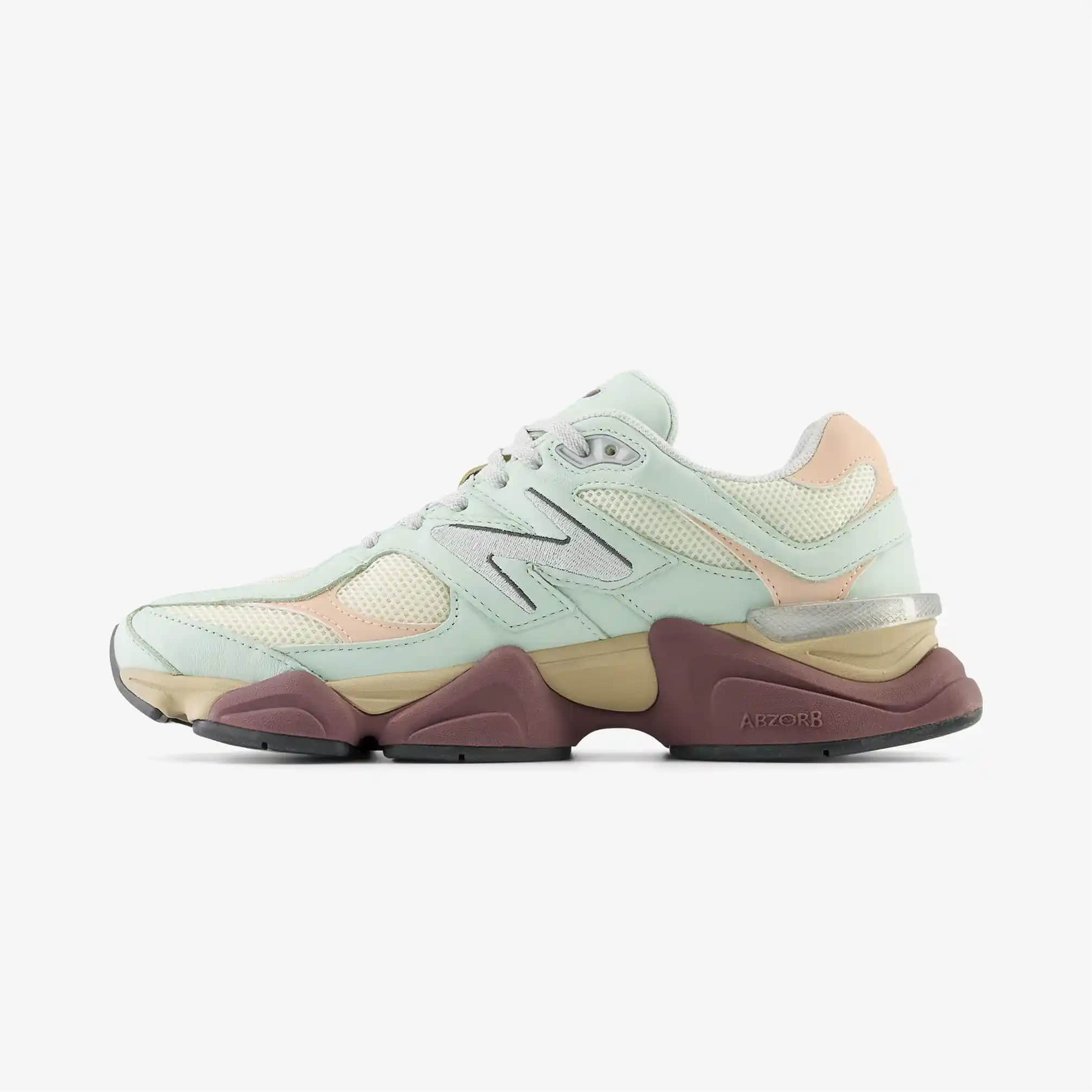 Renkli Kadın Spor Ayakkabılarıyla Günlük Şıklık ve Moda Trendlerini Yakalayın