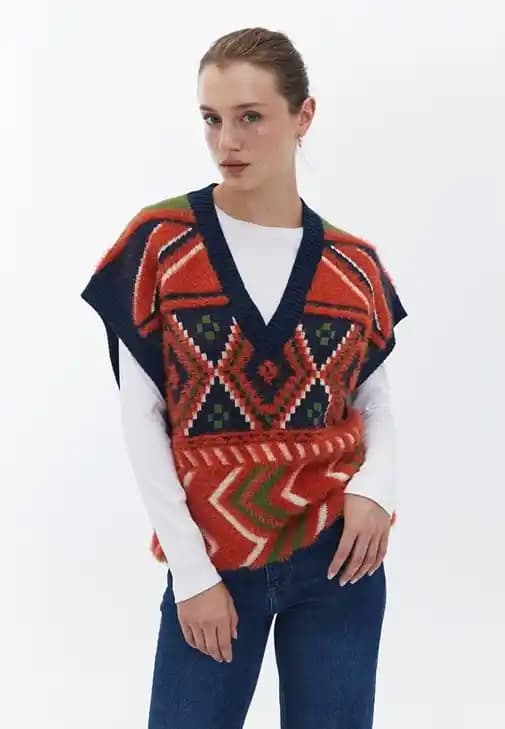 Renkli Süveterler ile Moda ve Stil Yaratma Rehberi