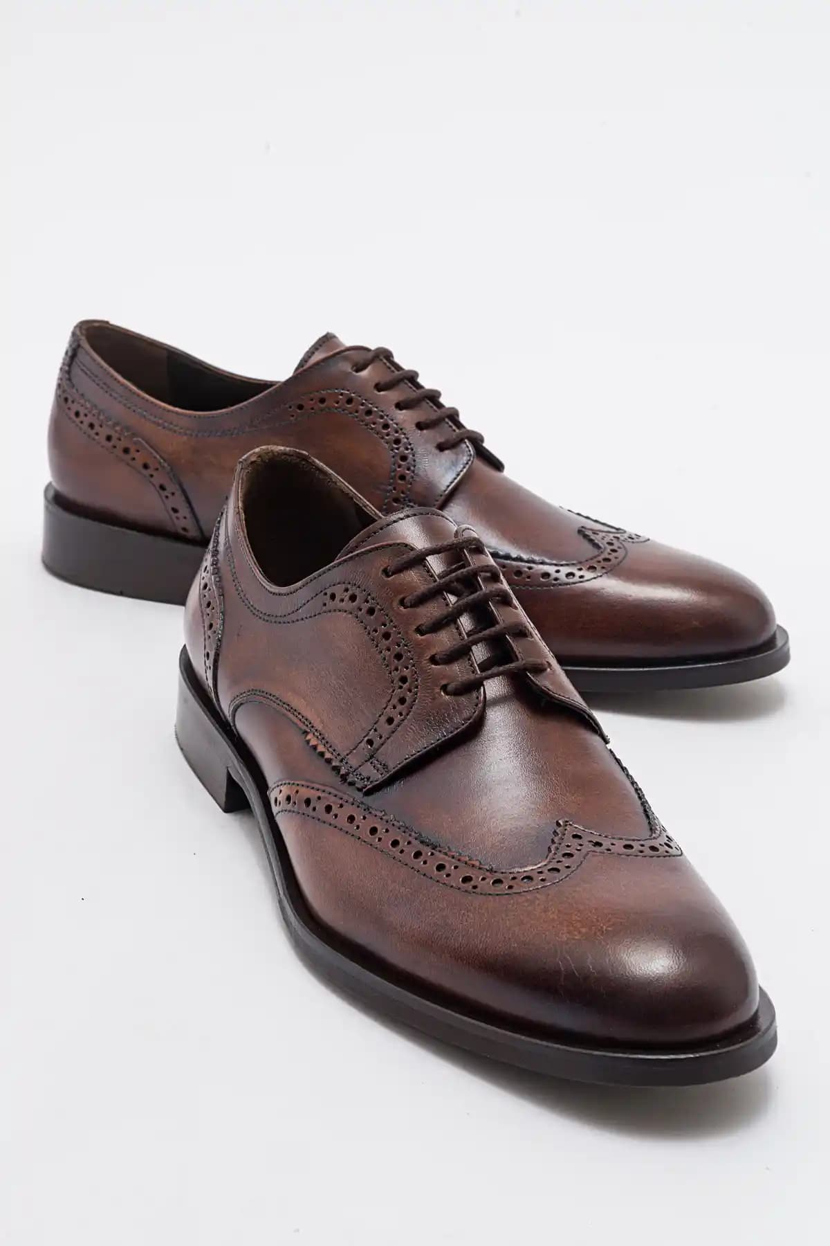 Resmi Erkek Ayakkabısı Seçimi ve Modadaki Yeri: Şıklık ve Prestijin Anahtarı