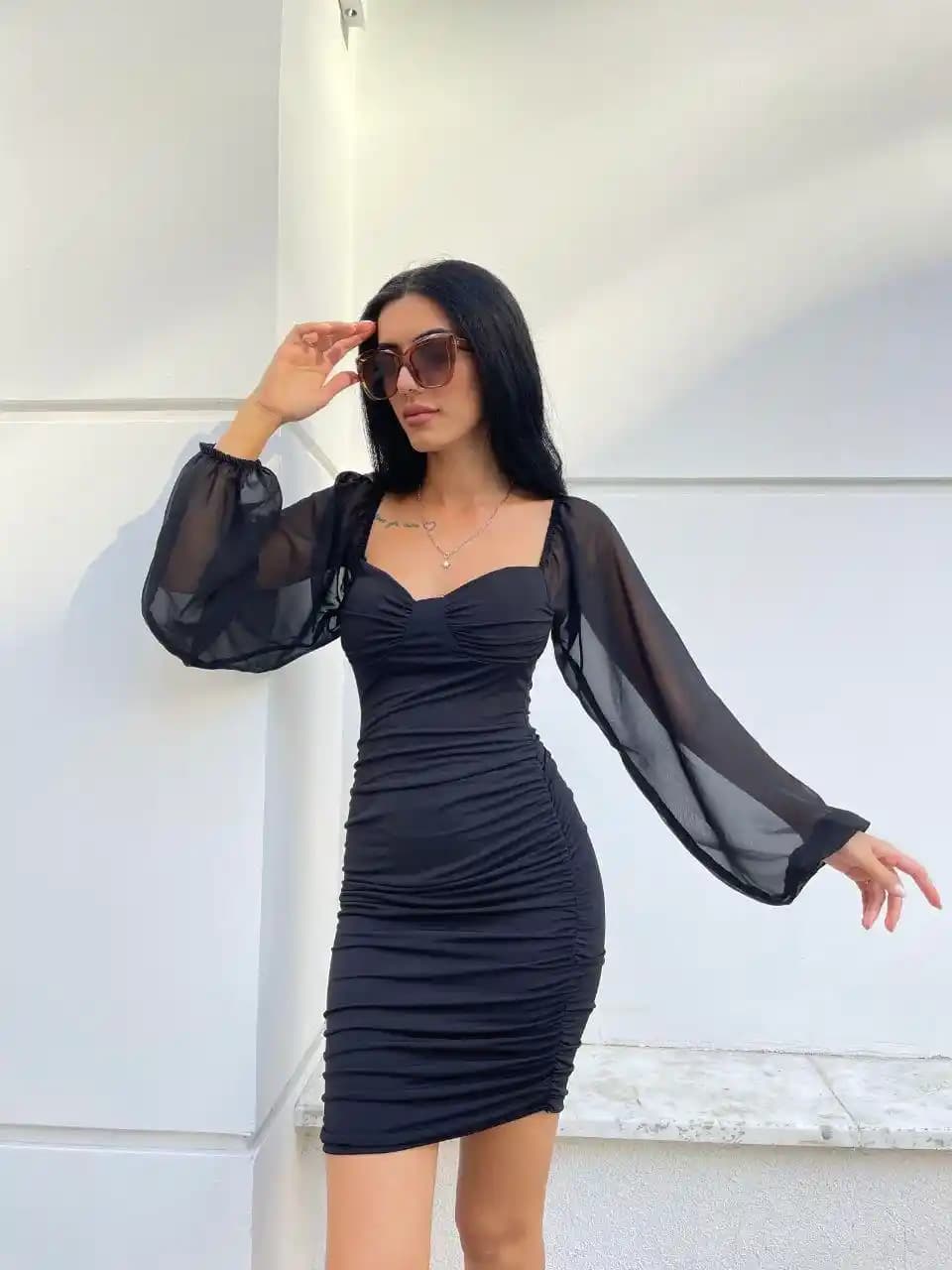 Sade ve Şık Elbise Modelleriyle Zarafetin Modern Yüzü