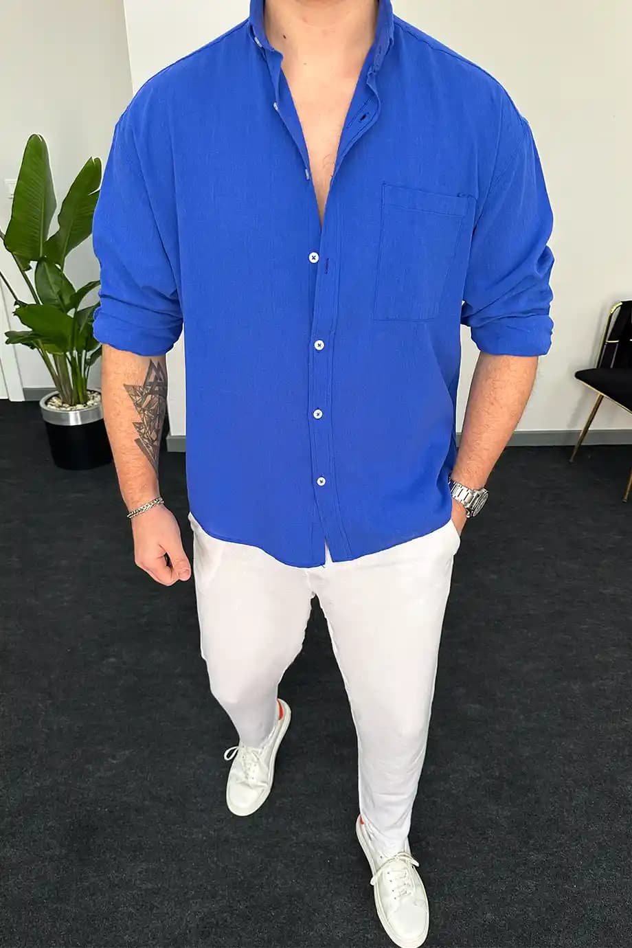 Saks Mavisi Keten Gömlek: Zamansız Şıklık ve Doğal Konfor Sunan Moda Parçası