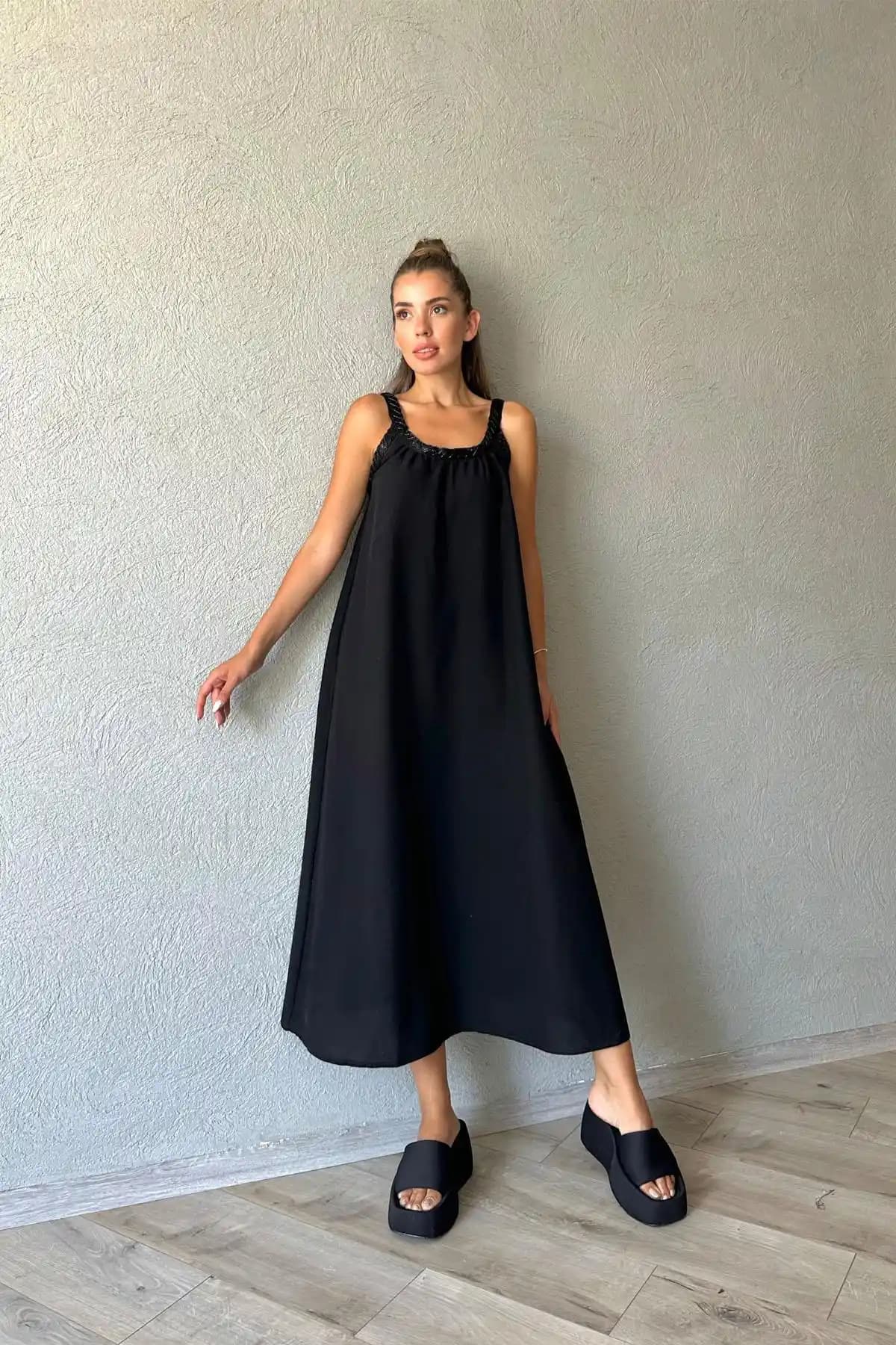 Salaş Elbise Trendleri: Rahatlık ve Şıklığın Modern Buluşması