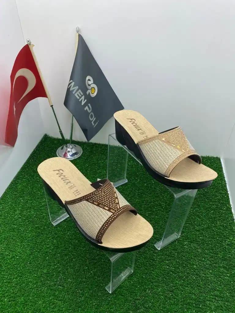 Sevgili Terlikleri: Moda ve Rahatlığın Buluştuğu Yaz Trendleri ve Seçenekleri
