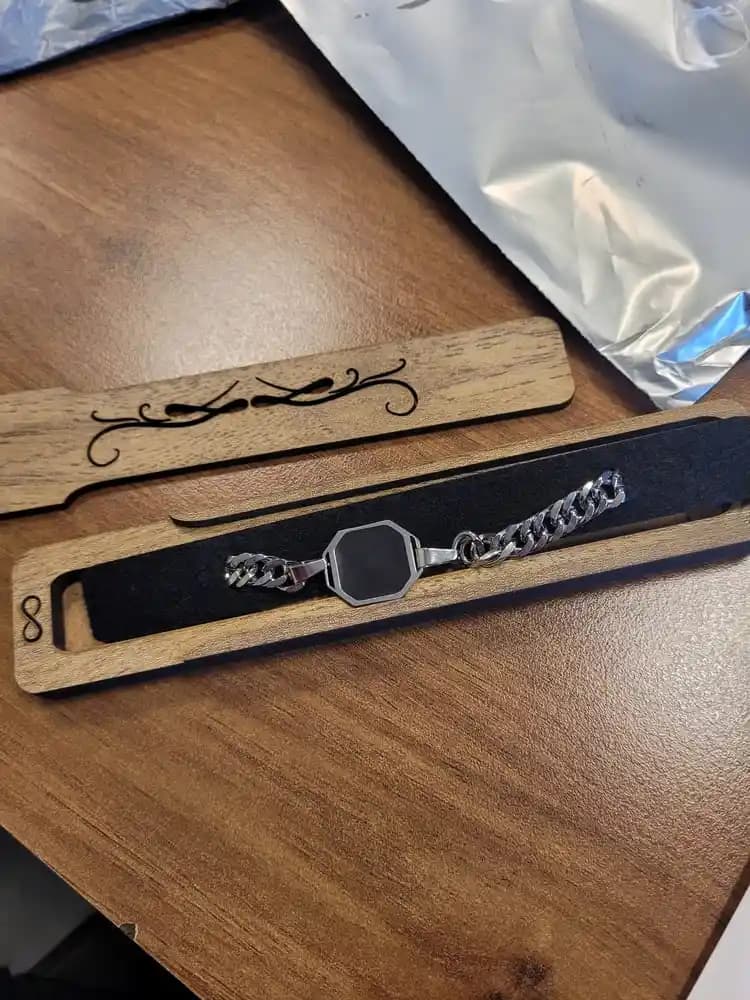 Sihirli Bileklikler: Moda Dünyasında Kültürel Anlamlar ve Trendler