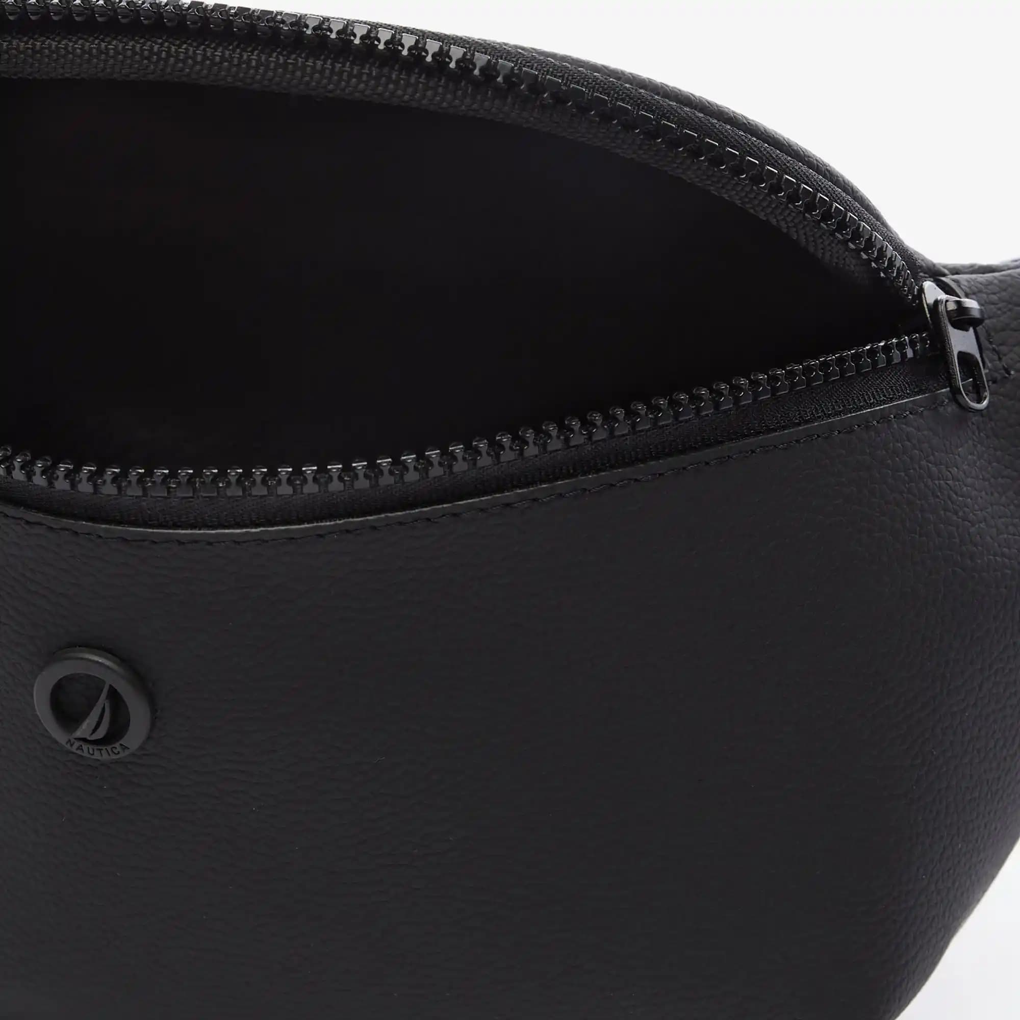 Siyah Bel Çantası Modada Şıklığın ve Fonksiyonelliğin Simgesi