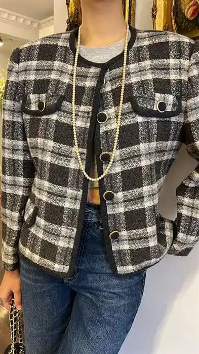 Siyah Beyaz Kareli Ceketler Moda Dünyasında Zamansız ve Çok Yönlü Bir Stil Seçeneği