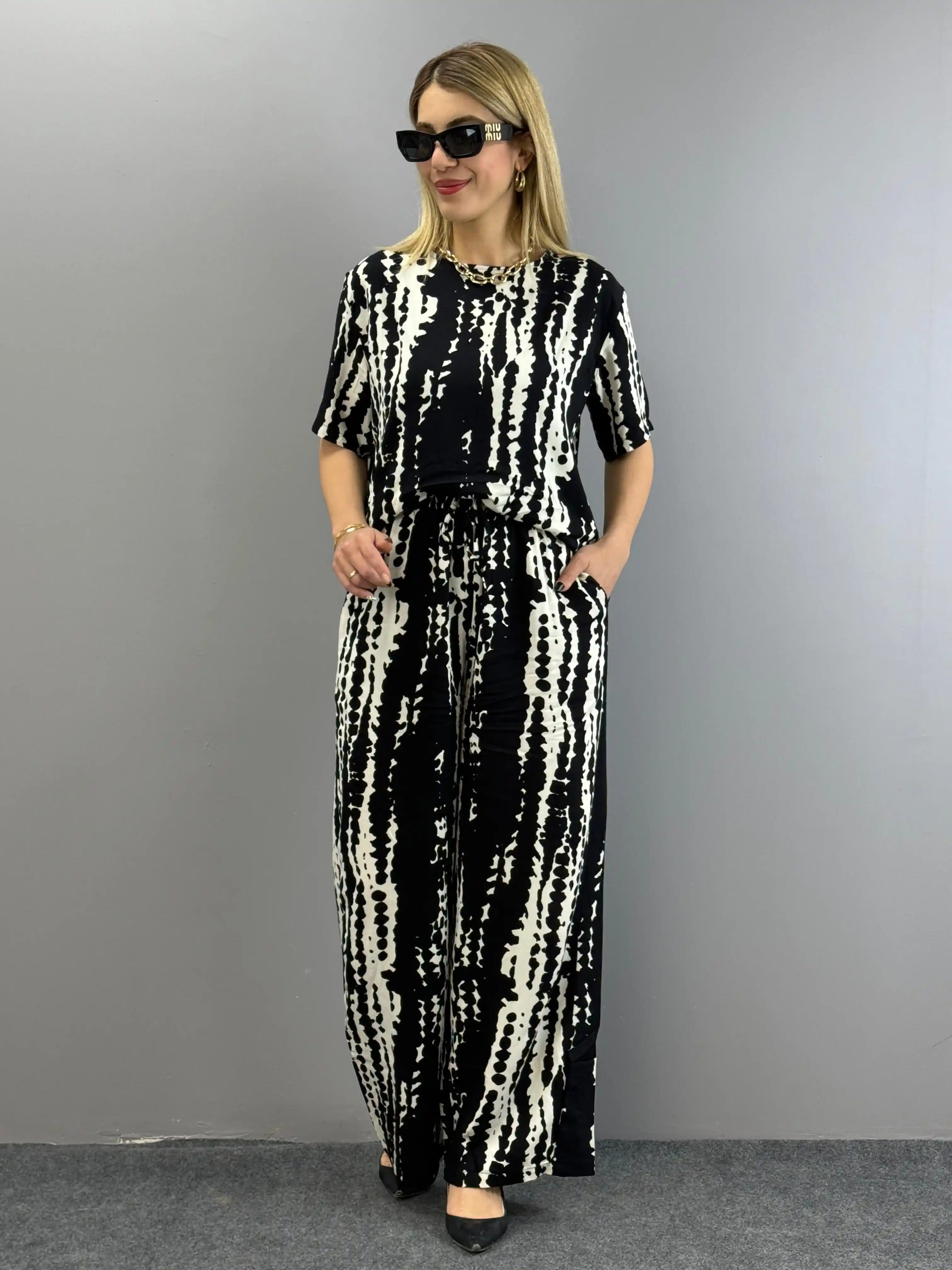 Siyah Beyaz Takımların Moda Dünyasındaki Yeri ve Stil İpuçları