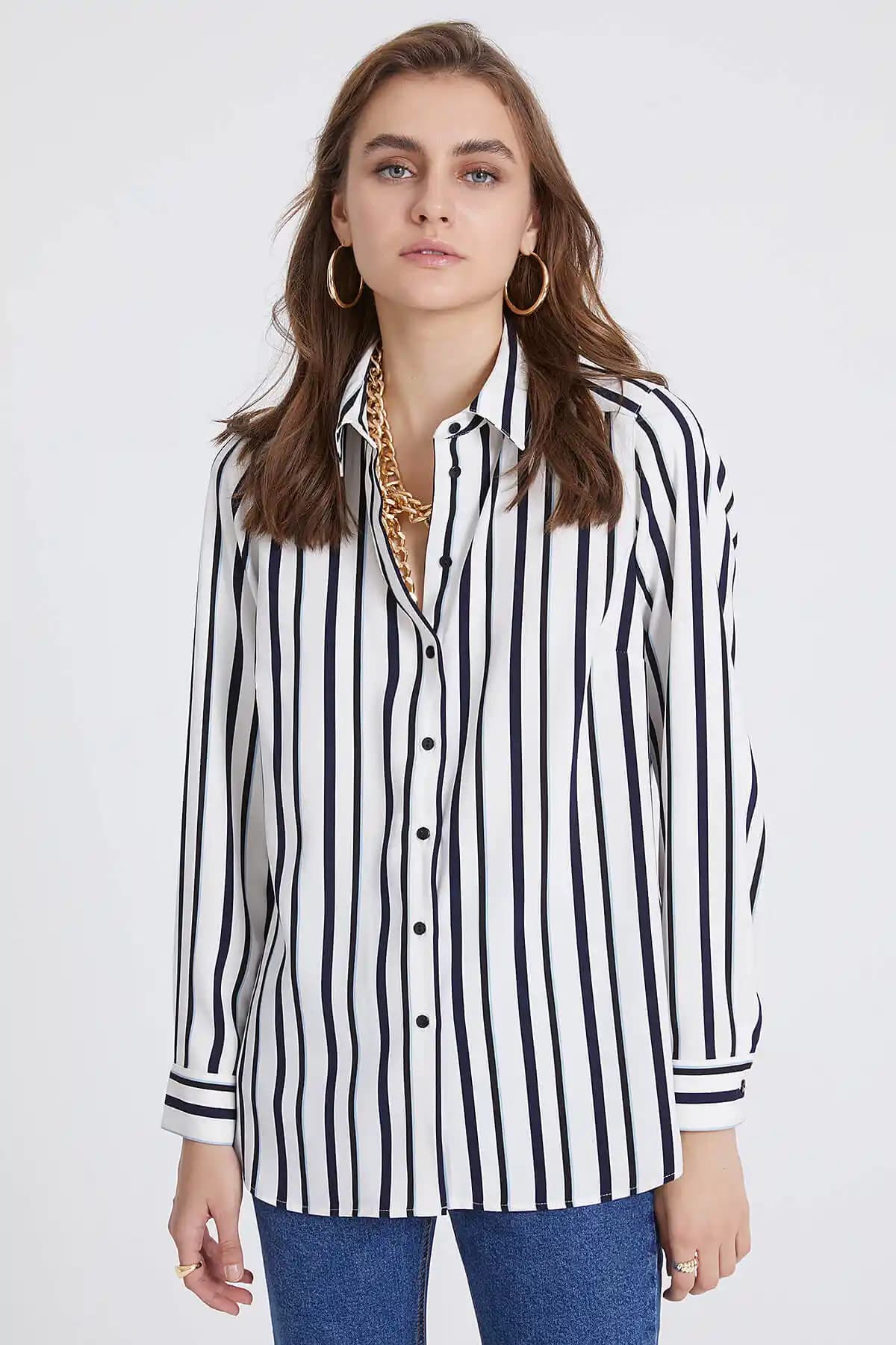 Siyah Çizgili Desenlerin Moda Tarihindeki Yeri ve Stil Önerileri