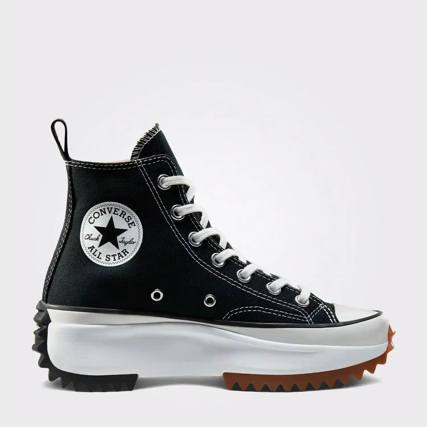 Siyah Converse Modada Zamansız Şıklık ve Trendlerle Uyum Sağlayan Kombinasyonlar