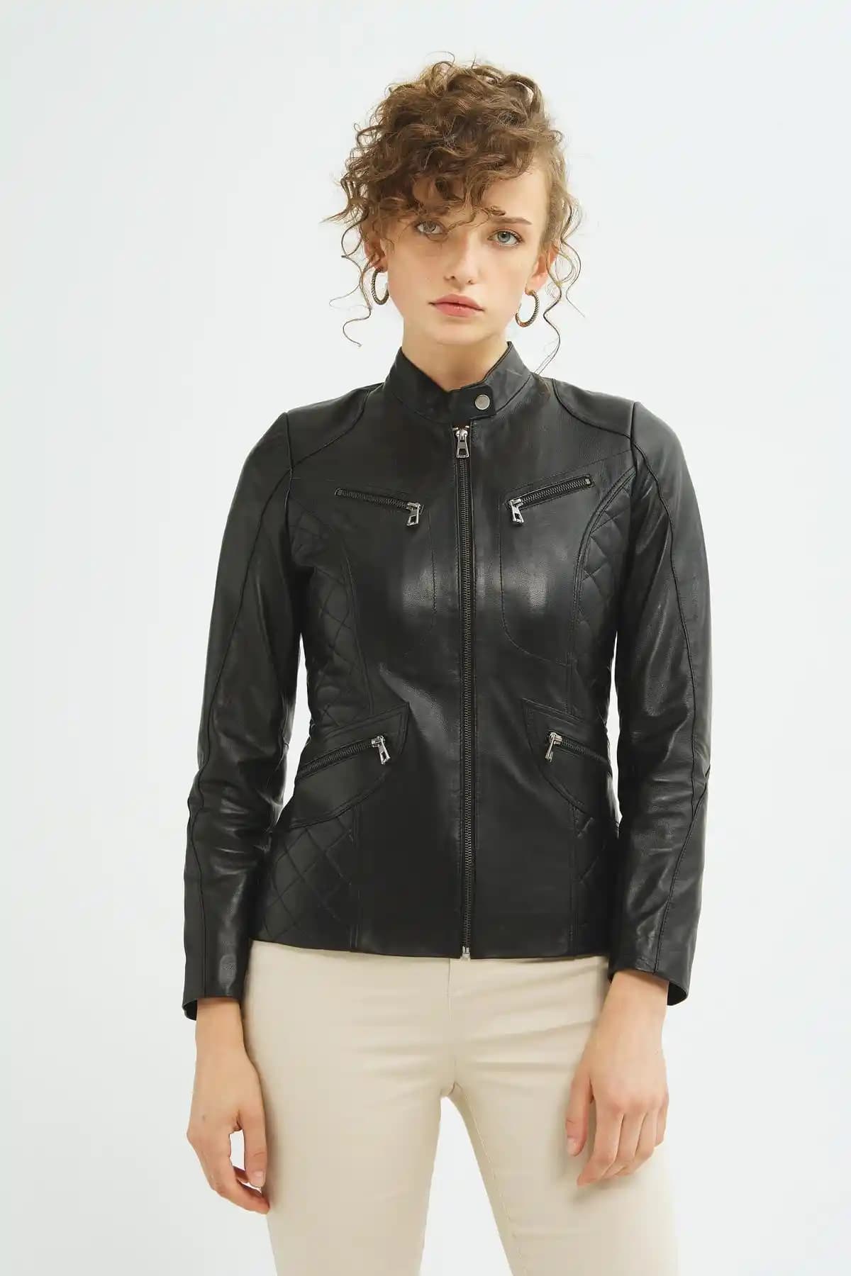 Siyah Deri Mont Bayanlar İçin Zamansız Stil ve Moda İpuçları