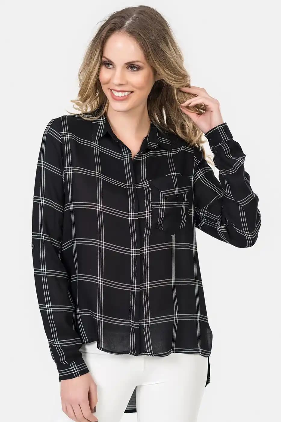 Siyah Ekose Gömleklerin Moda Dünyasındaki Yeri ve Stil İpuçları