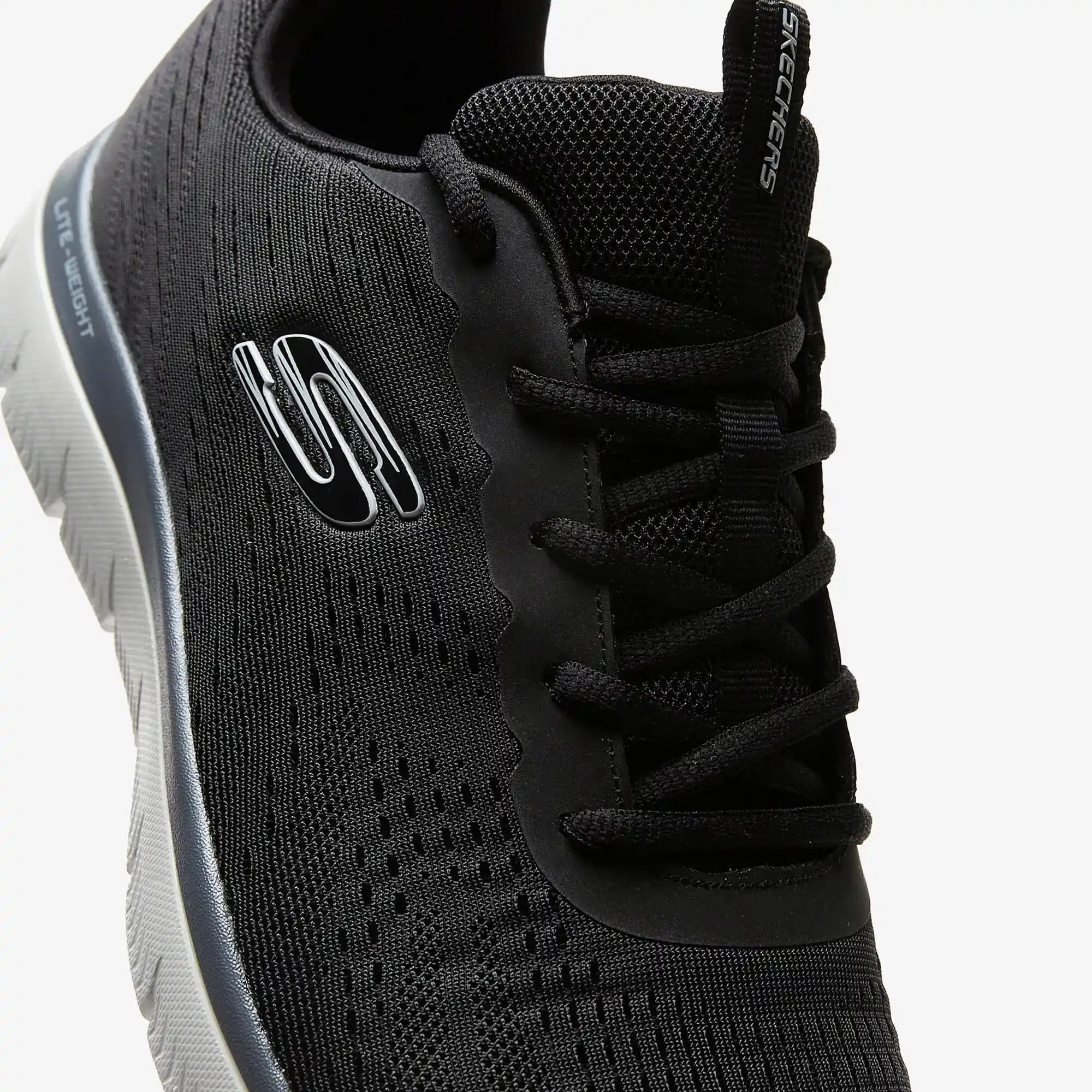 Siyah Erkek Ayakkabılarında Skechers: Moda ve Konforun Buluştuğu Nokta