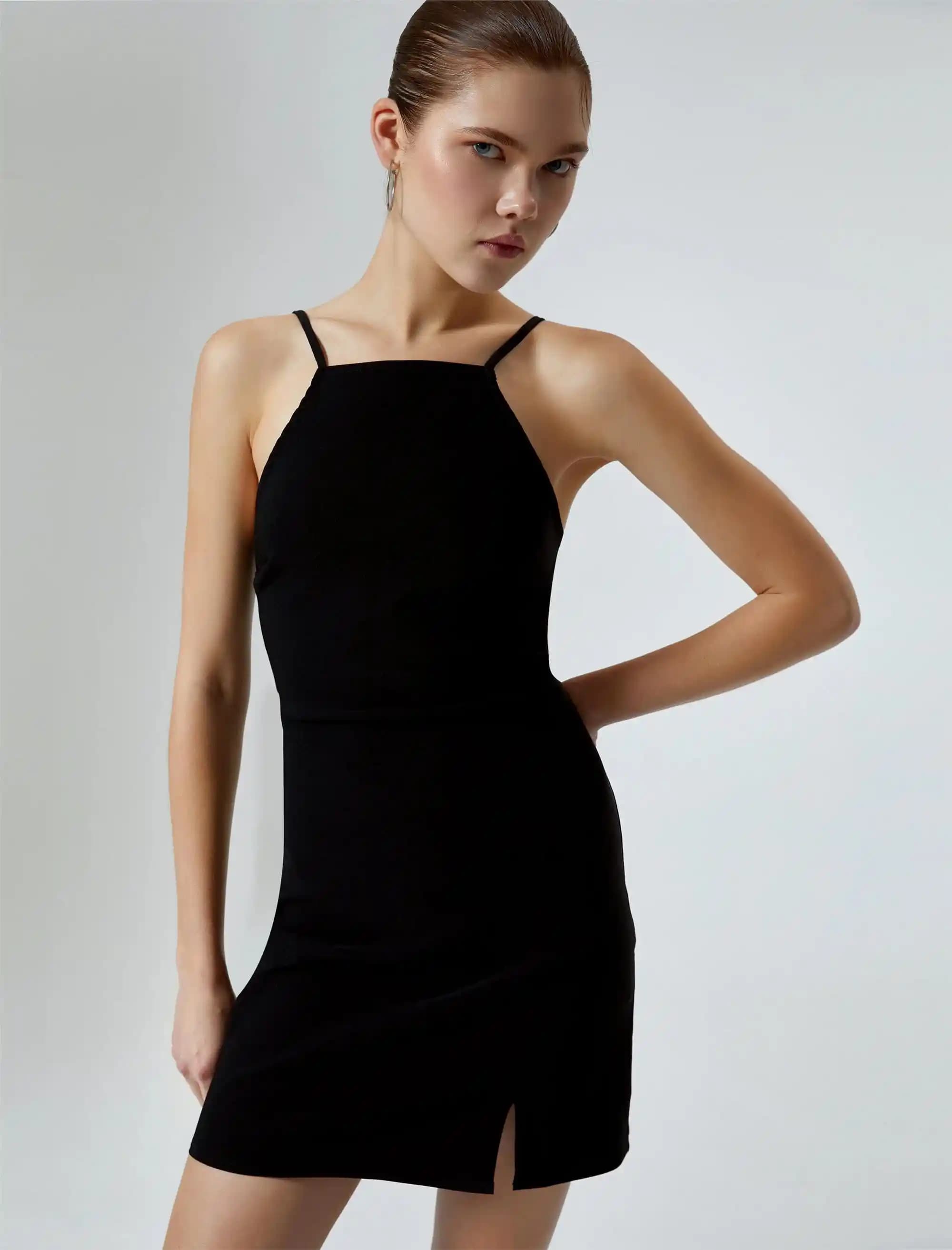 Siyah Genç Elbise Modasında Zamansız Şıklık ve Çok Yönlü Kullanım İpuçları