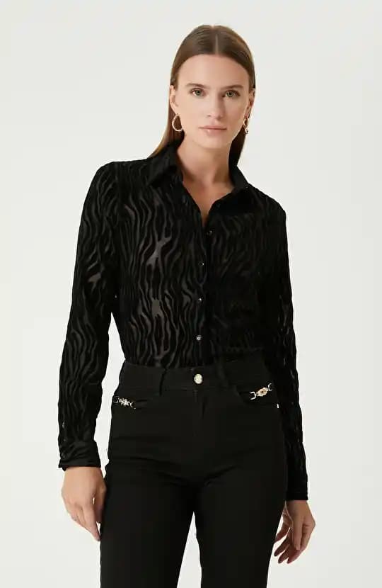 Siyah Gömleklerin Moda Dünyasındaki Yeri ve Stil İpuçları