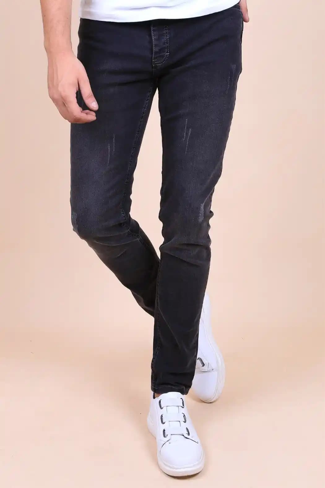 Siyah Kot Pantolon: Moda İkonu Olarak Çok Yönlü Kullanım ve Kombinasyon Rehberi