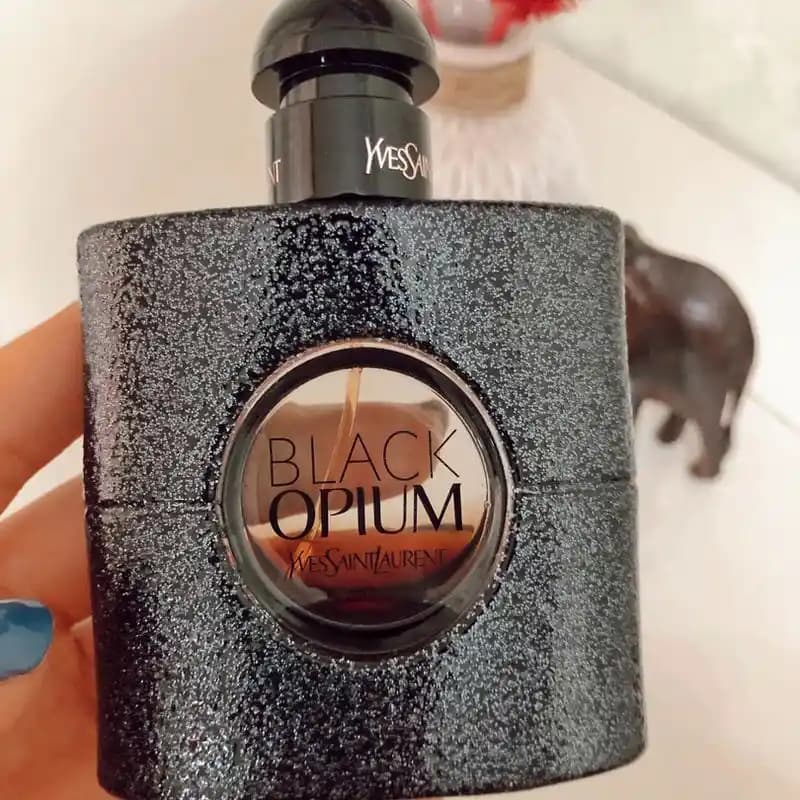 Siyah Optimum Bayan Parfümü: Moda ve Kendini İfade Etmenin Zarif Yolu