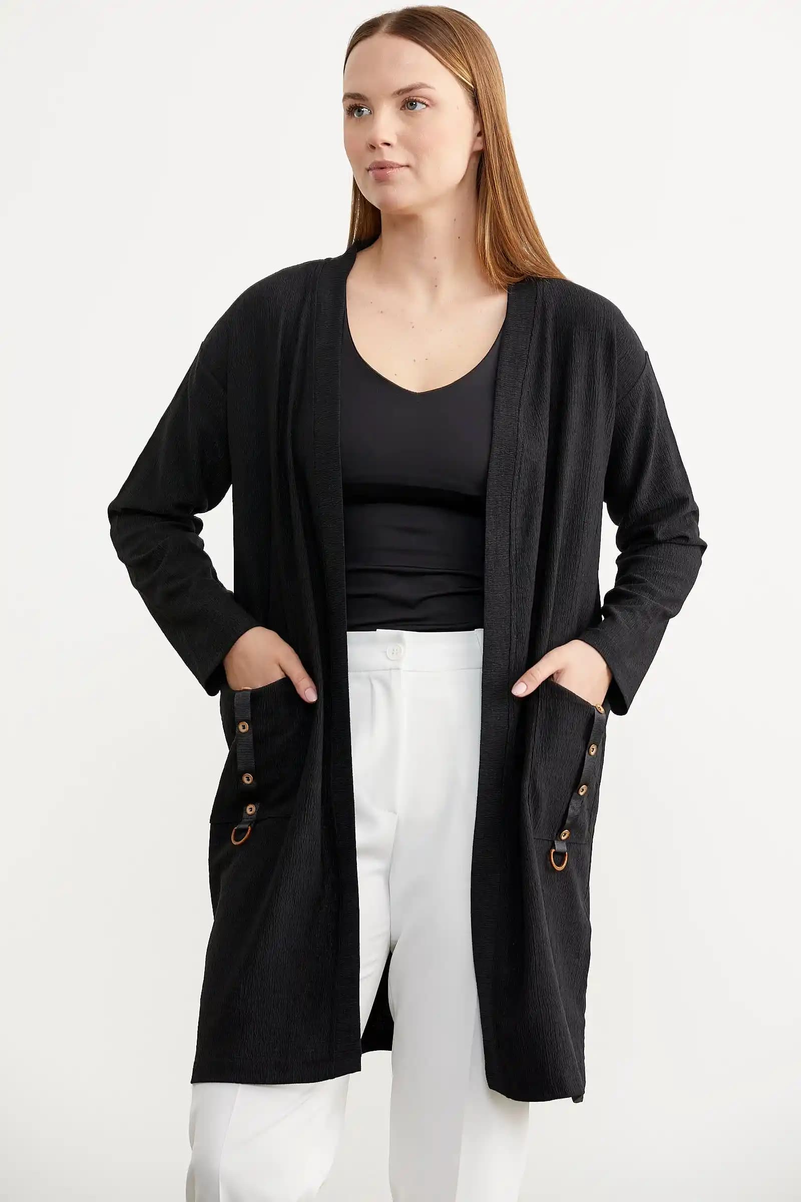 Siyah Penye Hırka Modada Şıklık ve Konforun Buluştuğu Çok Yönlü Parça