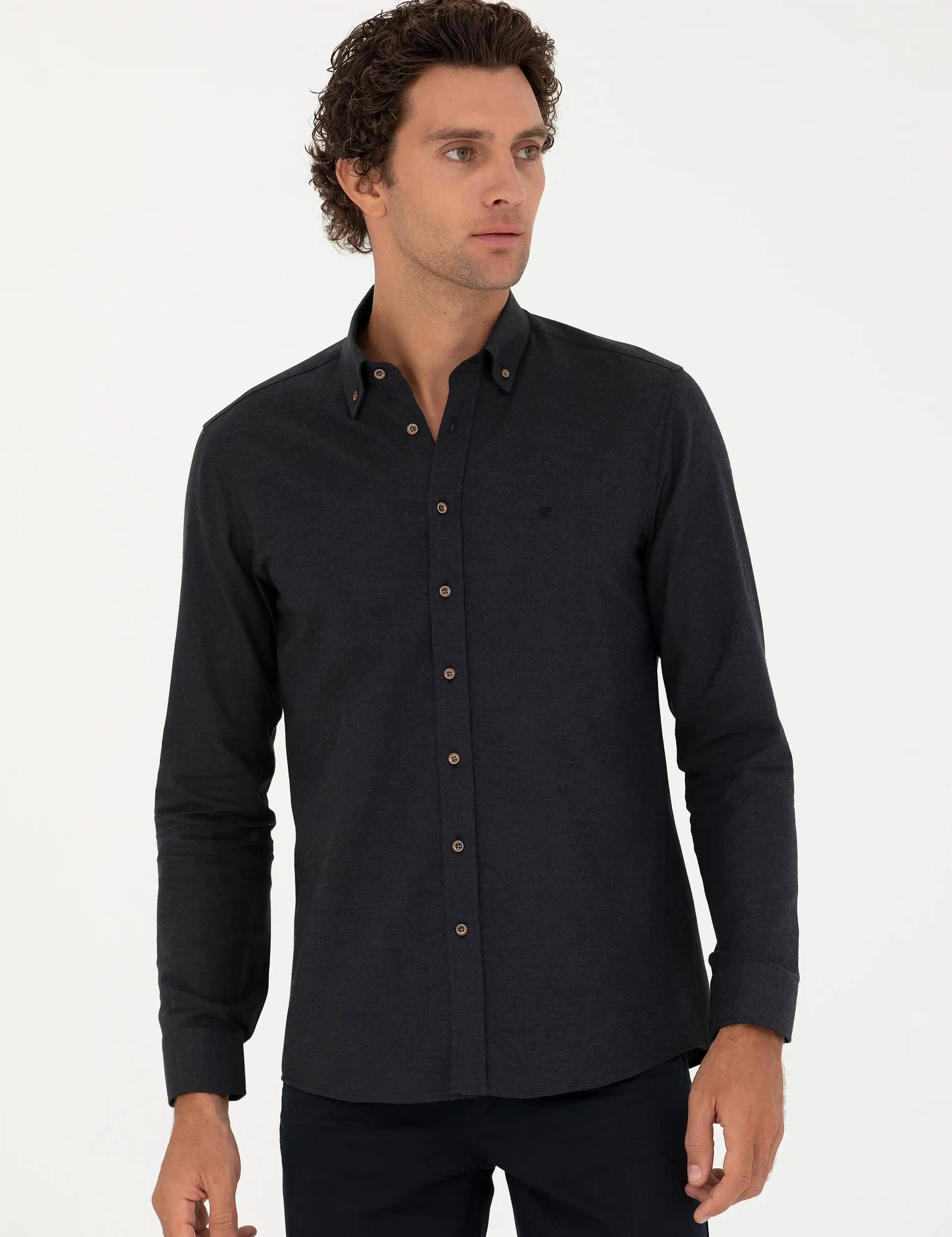 Siyah Slim Fit Gömlekler: Modern ve Şık Görünüm İçin Stil Rehberi