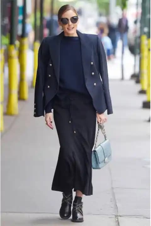 Siyah ve Lacivert Kombinasyonu: Moda Dünyasında Zamansız Şıklık ve Stil İpuçları