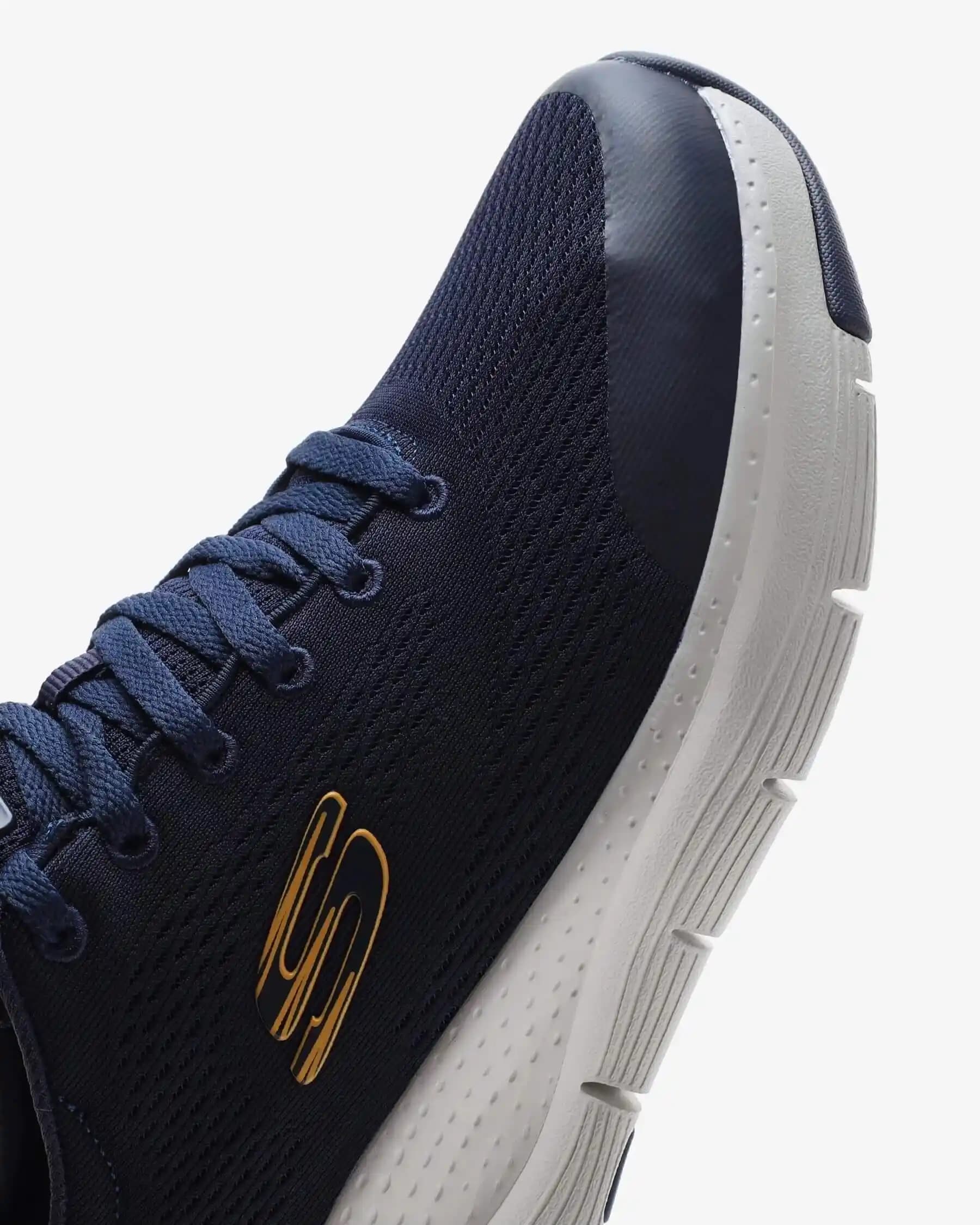 Skechers Arch Fit Erkek Lacivert Ayakkabılar: Modern Tarz ve Konforun Buluşması