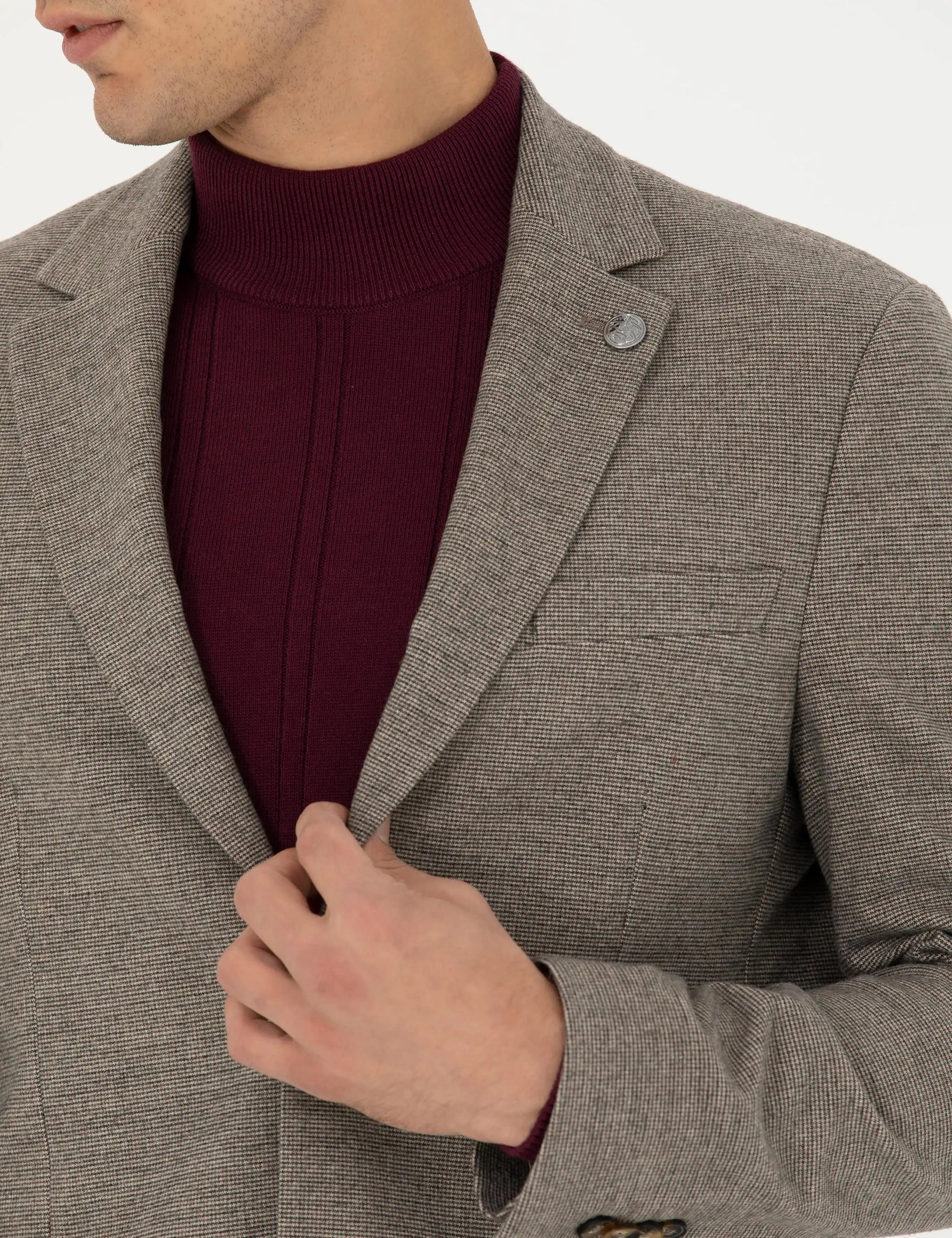 Slim Fit Ceketler: Modern Şıklığın Vazgeçilmez Parçası ve Kombinasyon Önerileri