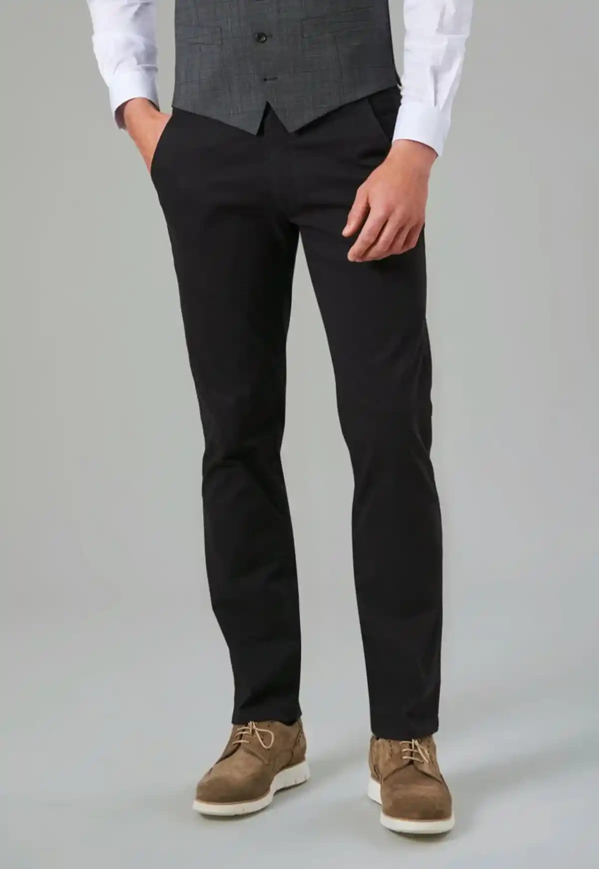 Slim Fit Chino Pantolonlar: Modern Şıklığın ve Rahatlığın Buluşma Noktası