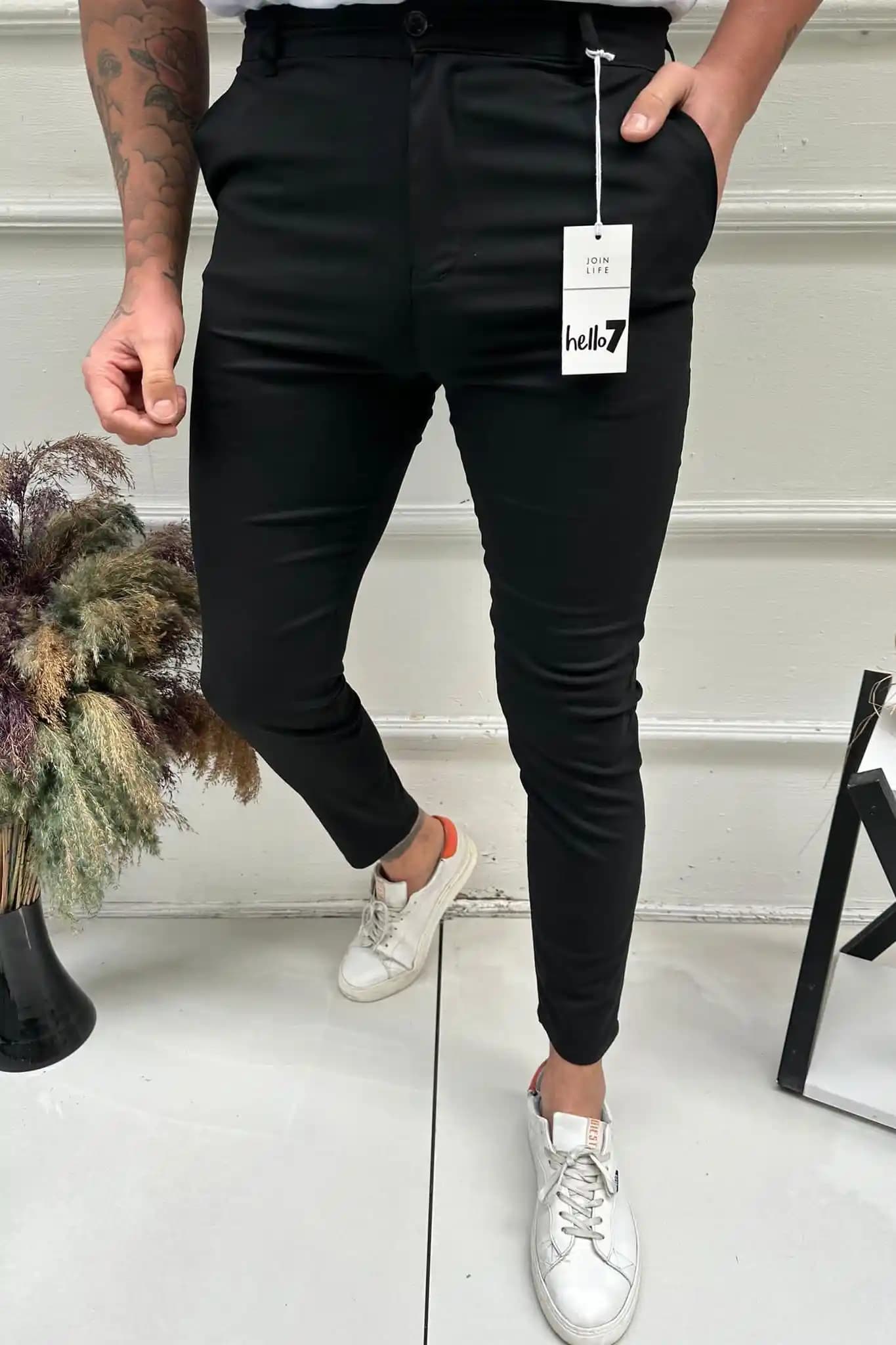 Slim Fit Kumaş Pantolonlar: Güncel Moda Trendleri ve Kombinasyon İpuçları