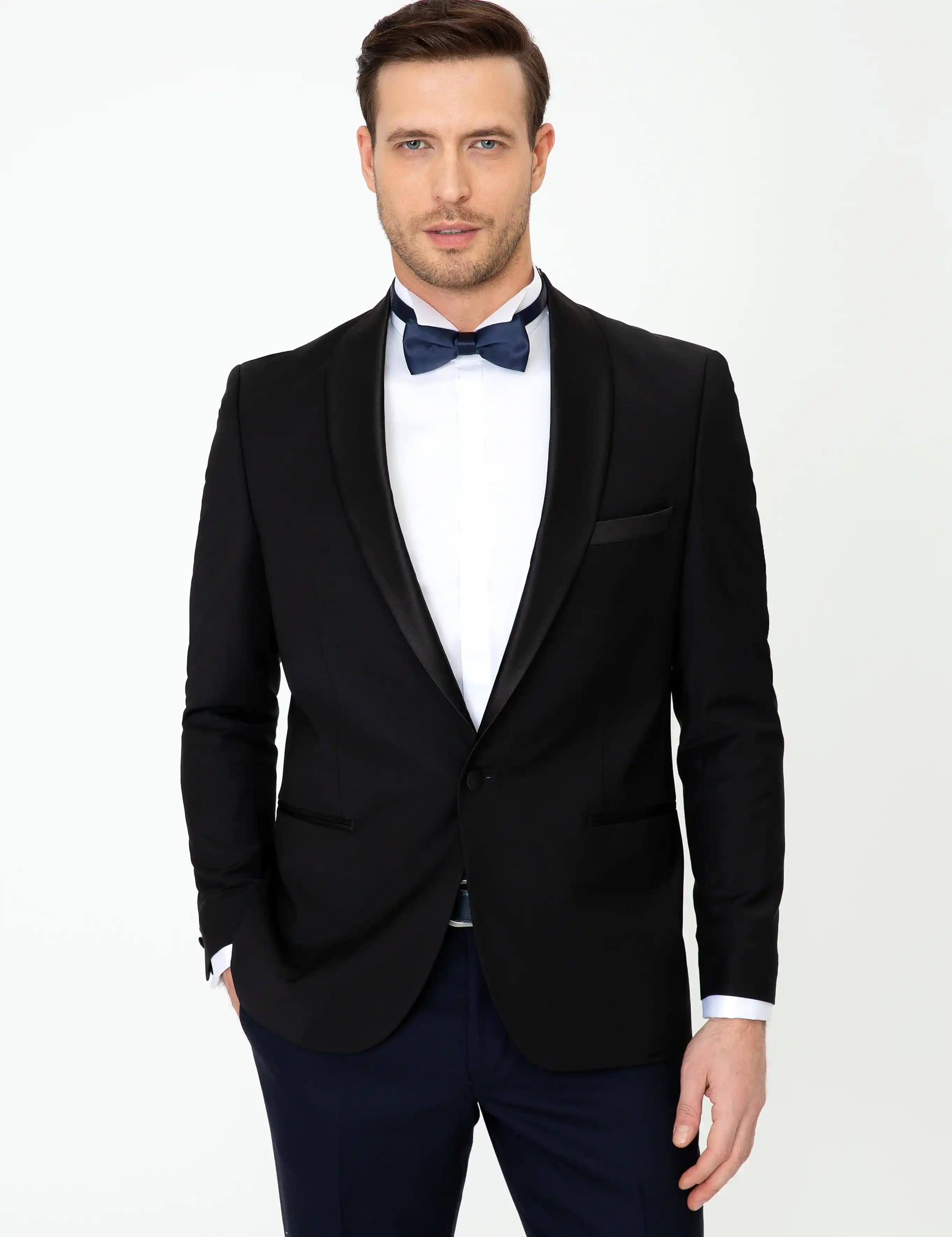 Smokin Ceket Nedir? Moda Dünyasında Zarafetin Simgesi ve Stil İpuçları