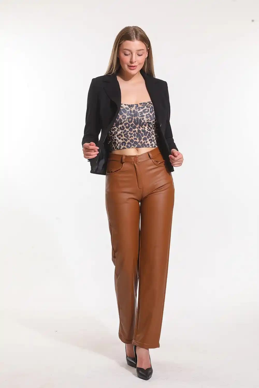 Taba Deri Pantolon Kombinleri: Moda Trendleri ve Stil İpuçları