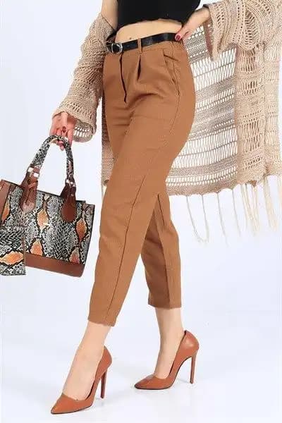 Taba Pantolon Kombinleri ve Stil İpuçları Kadınlar İçin Günlük ve Resmi Kullanım