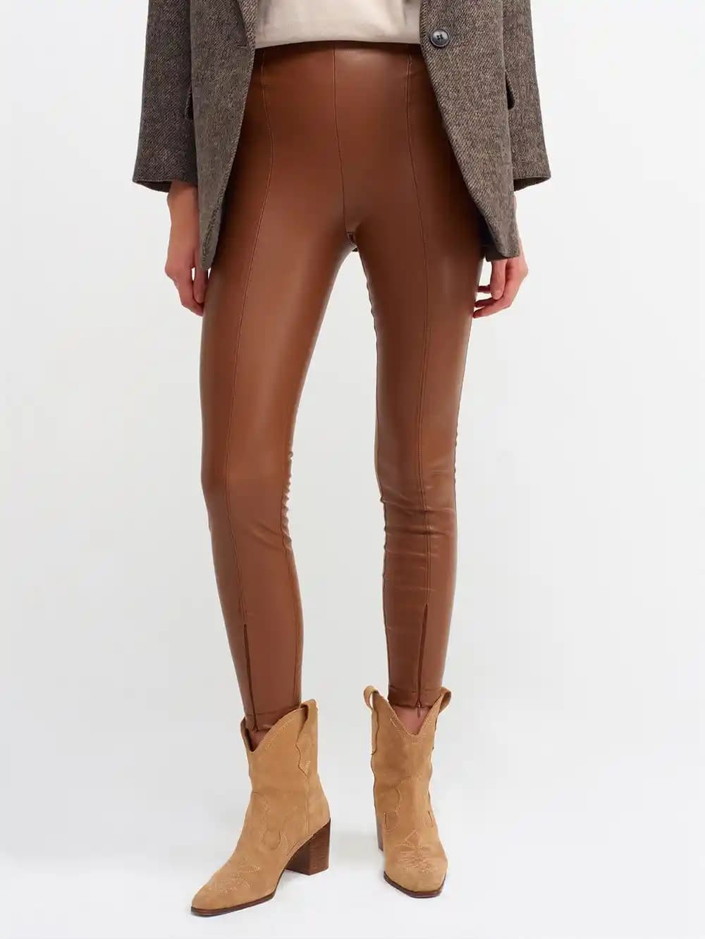 Taba Rengi Pantolon: Moda Dünyasında Çok Yönlü ve Şık Bir Tercih Rehberi