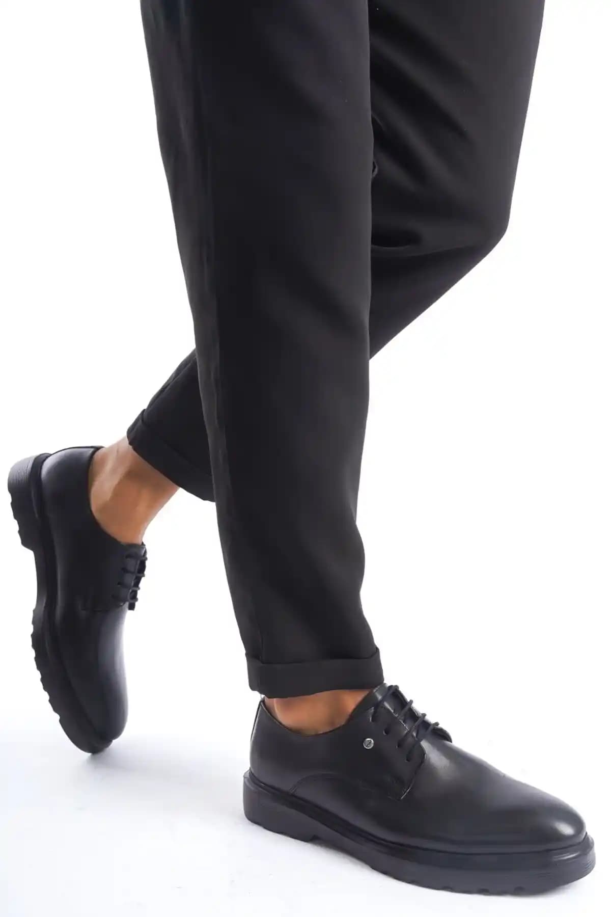 Takım Elbise ile Uyumlu Ayakkabı Seçimi Rehberi: Stil ve Şıklık İçin İpuçları