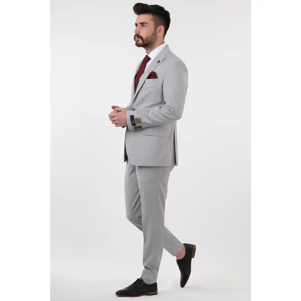 Takım Elbise Seçimi ve Moda Trendleri: Şıklık ve Güvenin Simgesi