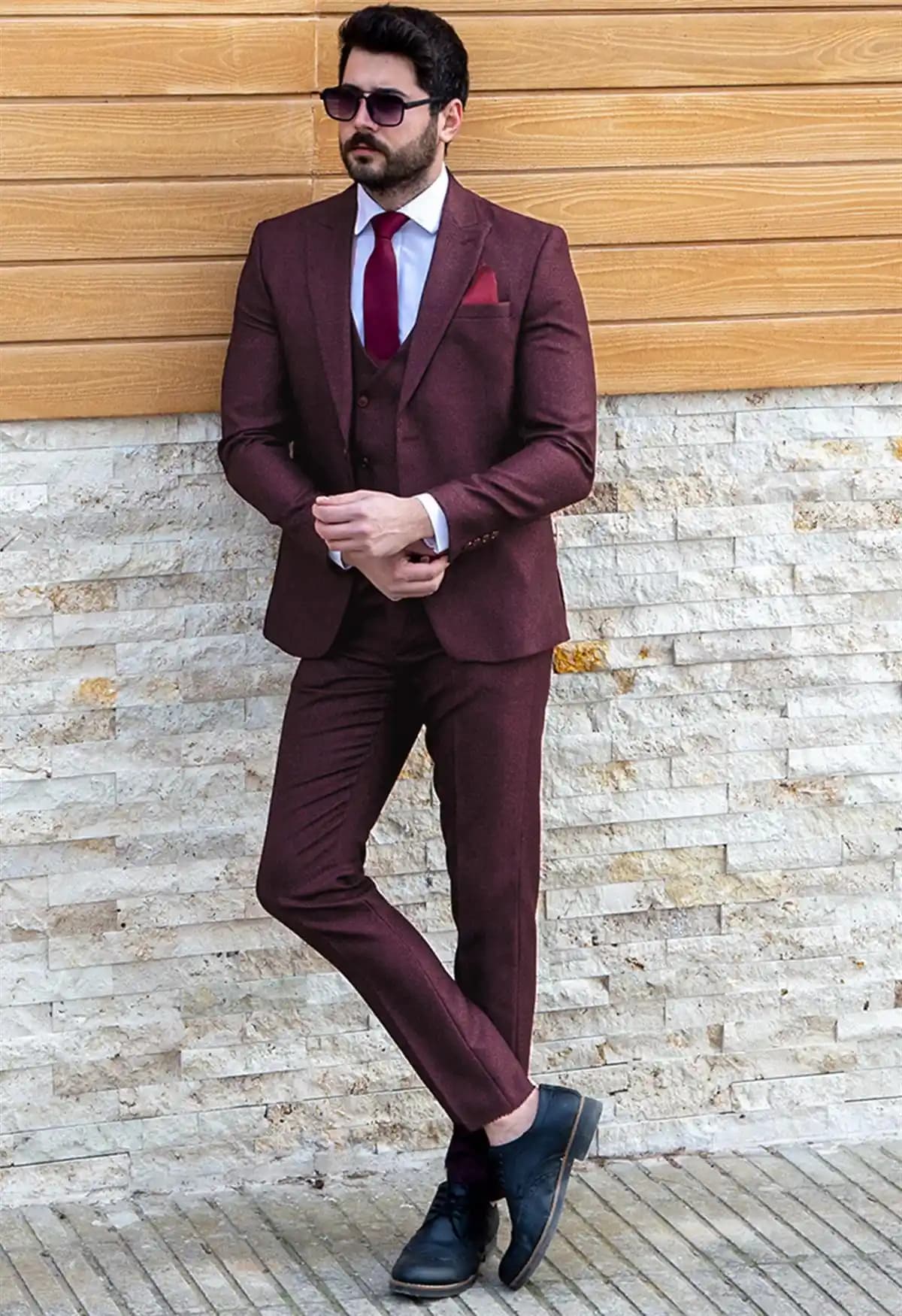 Takım Elbise ve Saat Kombinleriyle Şıklığınızı Yükseltmenin En İyi Yolları