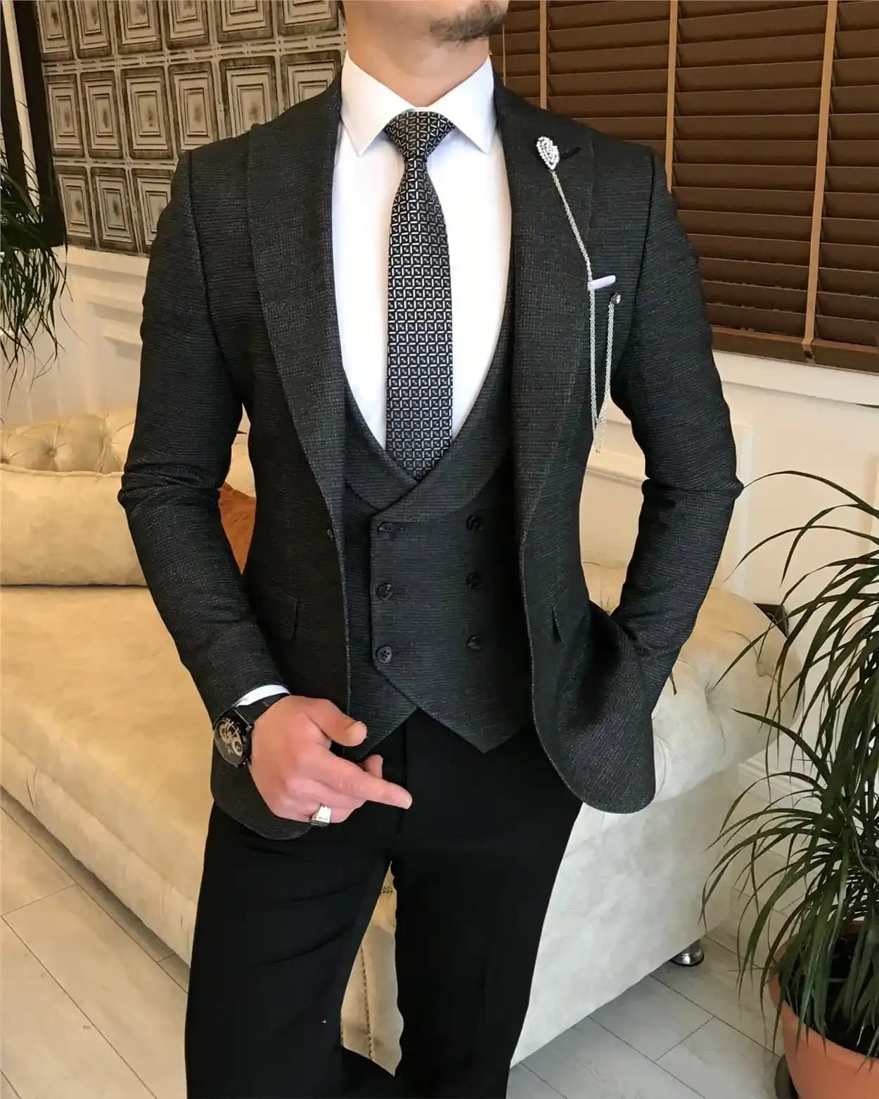 Takım Elbise Yelekleri: Moda ve Fonksiyonelliğin Buluştuğu Detaylar