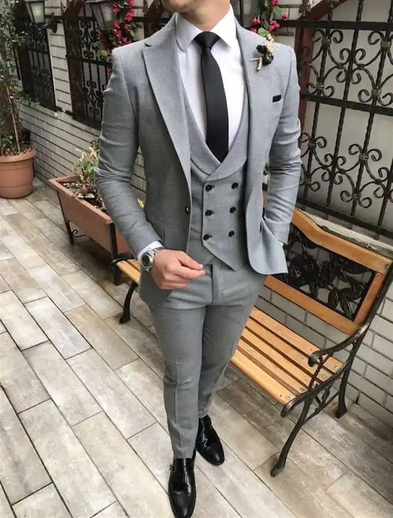 Takım Elbisenin Altına Uygun Ayakkabı Seçimi ve Stil İpuçları