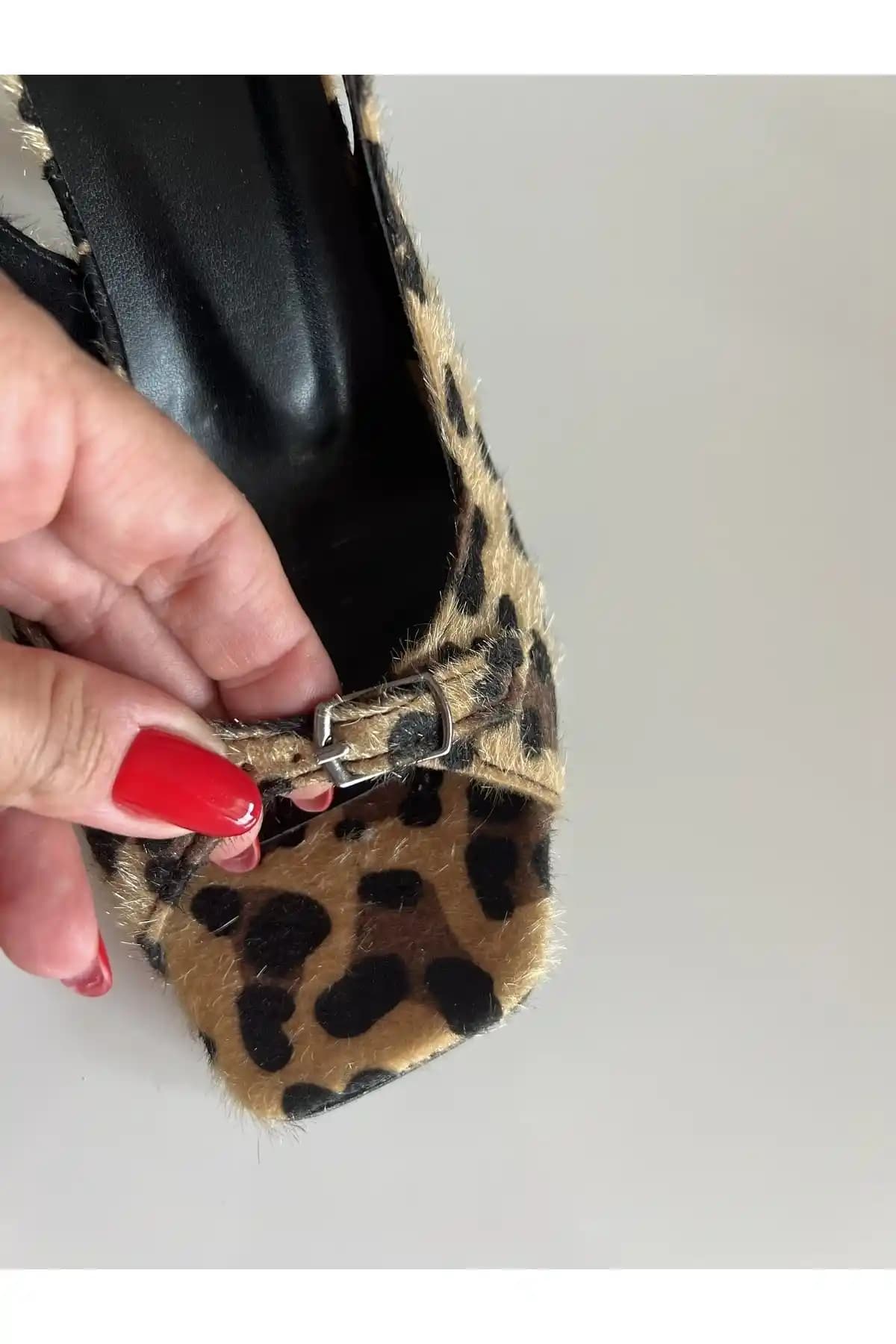 Taraklı Ayaklar İçin En Uygun Topuklu Ayakkabı Seçiminde Moda ve Konfor Dengesi