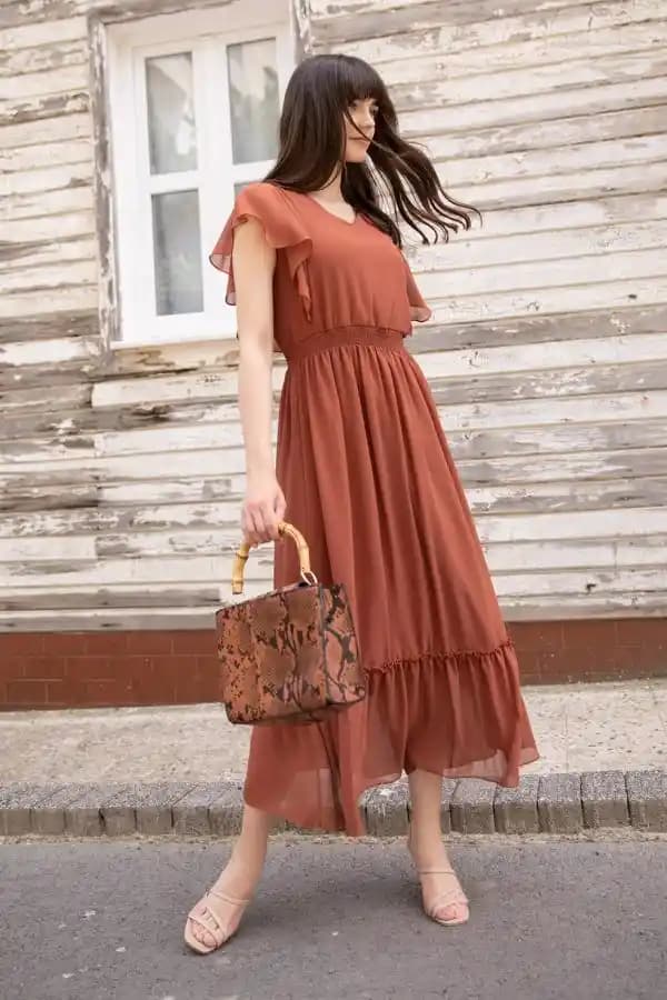 Tarçın Rengi Elbise Kombinleri ve Moda Trendleri Hakkında Kapsamlı Rehber