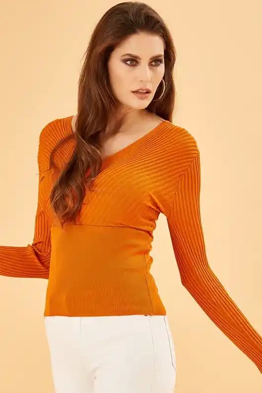 Tarçın Rengi Kazaklar: Sonbahar ve Kışın Şıklığını Yansıtan Trend Parçalar