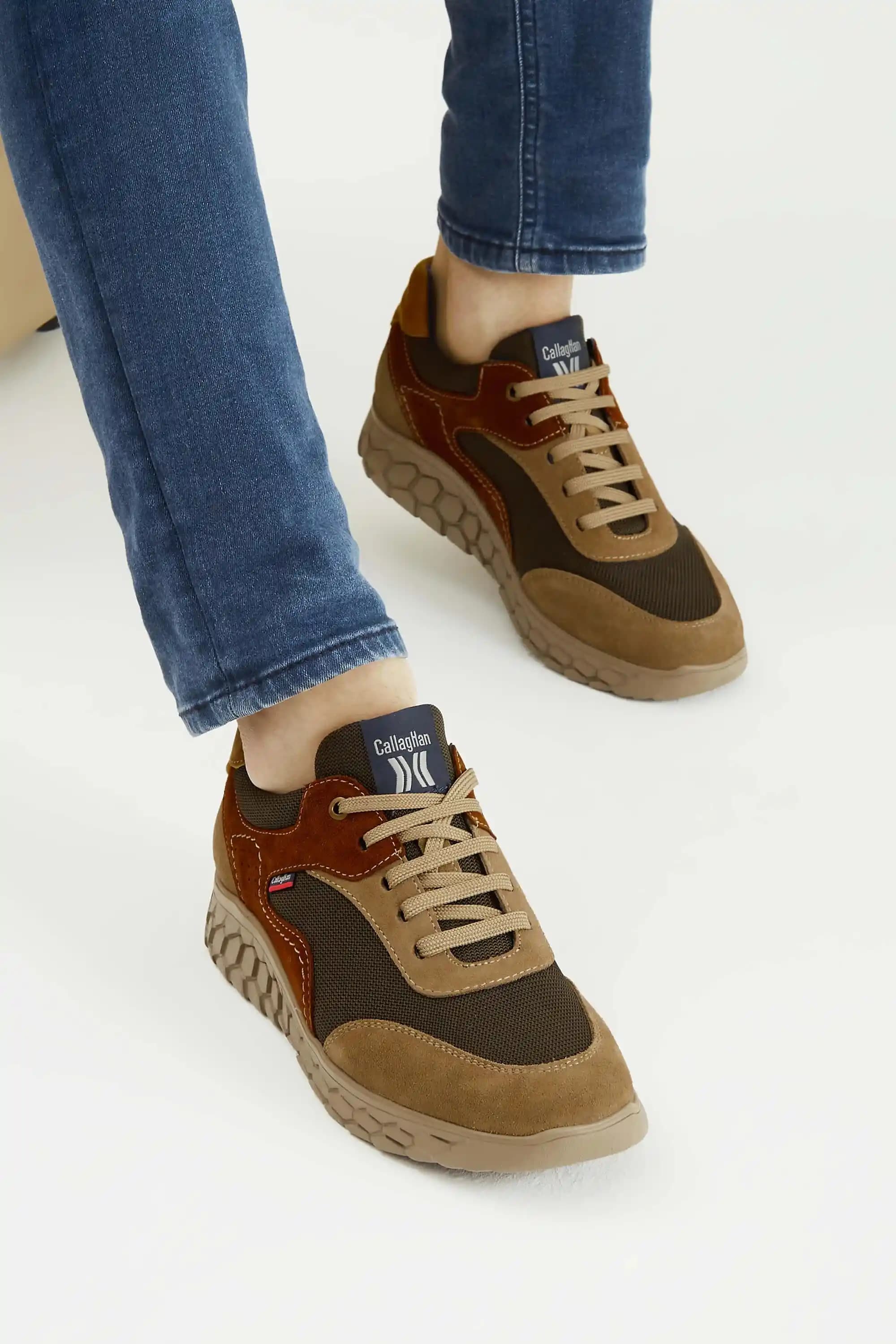 Tarçın Rengi ve Ayakkabılar: Moda Dünyasında Sıcak ve Doğal Bir Stil Yaratma Rehberi