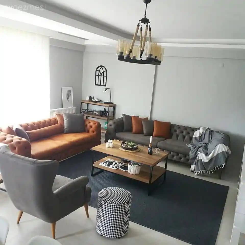 Tarçın Rengi ve Gri Uyumu: Moda Trendlerinde Sıcak ve Nötr Renklerin Harmoniği