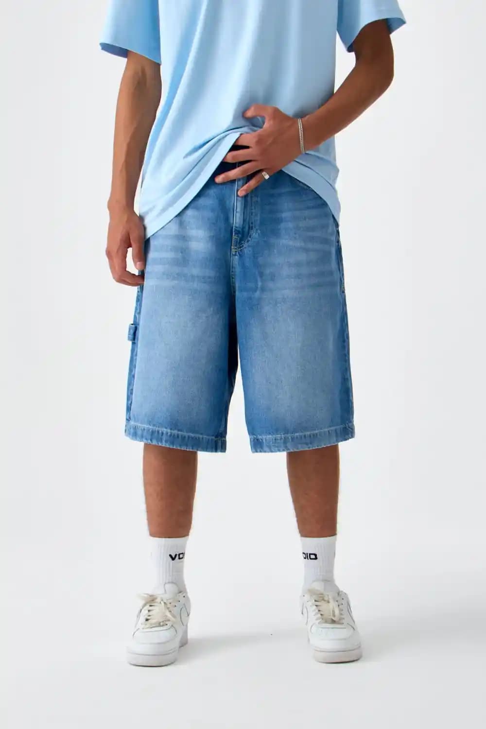 Temel Şortlar ve Moda Trendleri: Yazlık Rahatlık ve Şıklık Rehberi