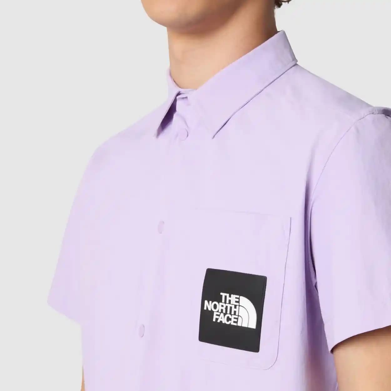The North Face Erkek Gömlekleri: Fonksiyonellik ve Şıklık Sunan Modern Tasarımlar