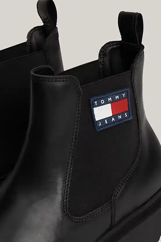 Tommy Hilfiger Bot Koleksiyonu: Şıklık ve Kaliteyi Bir Arada Sunan Modaya Uygun Seçenekler
