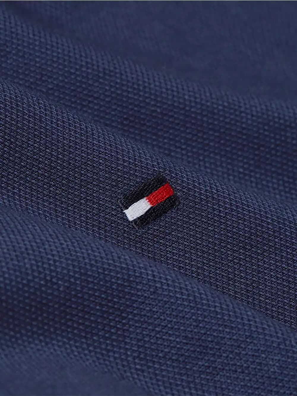 Tommy Hilfiger Erkek Gömlekleri: Şıklık ve Kalitenin Modern Yansıması